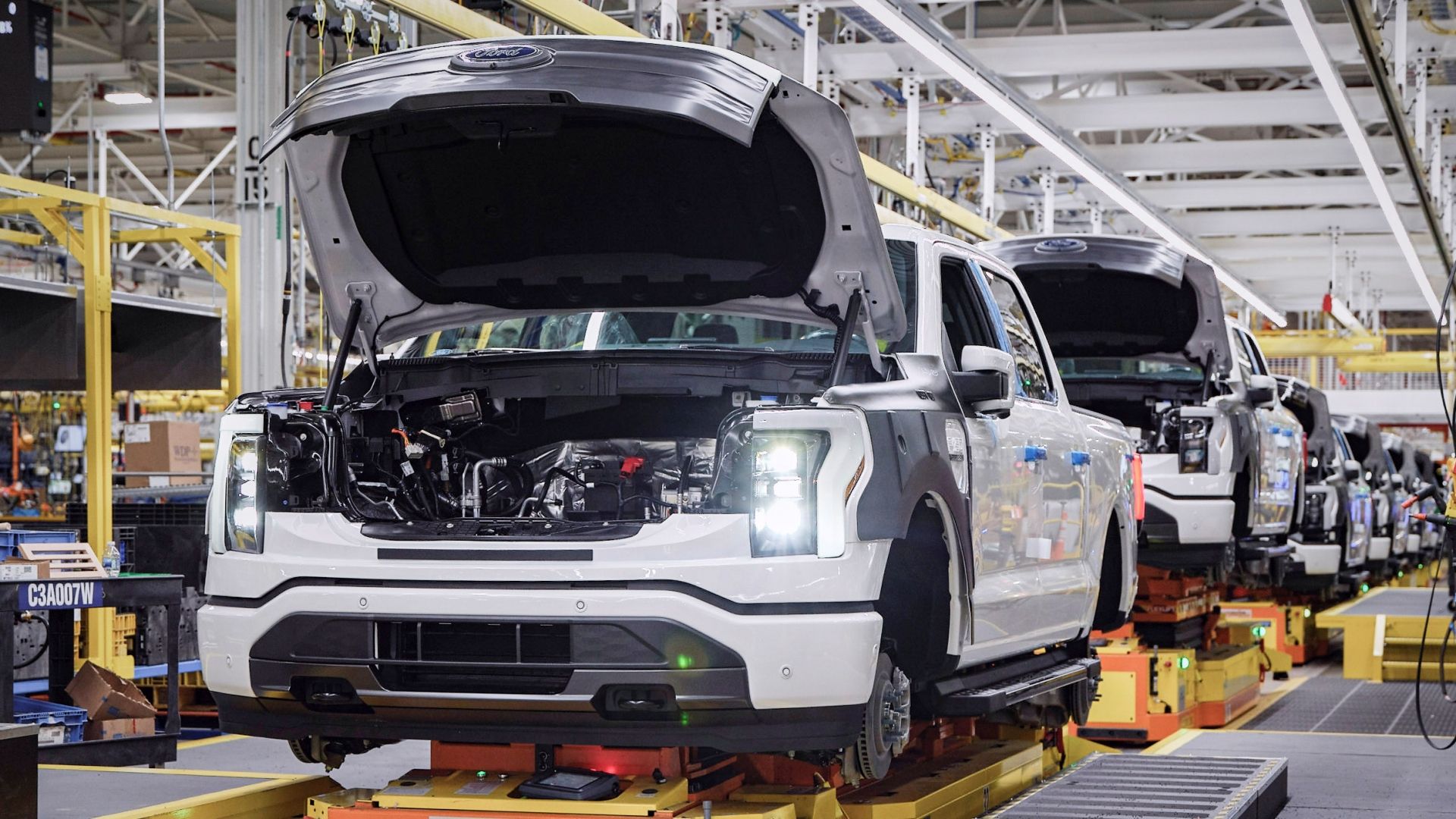 2023 Ford F-150 Lightning Manufacturing 01