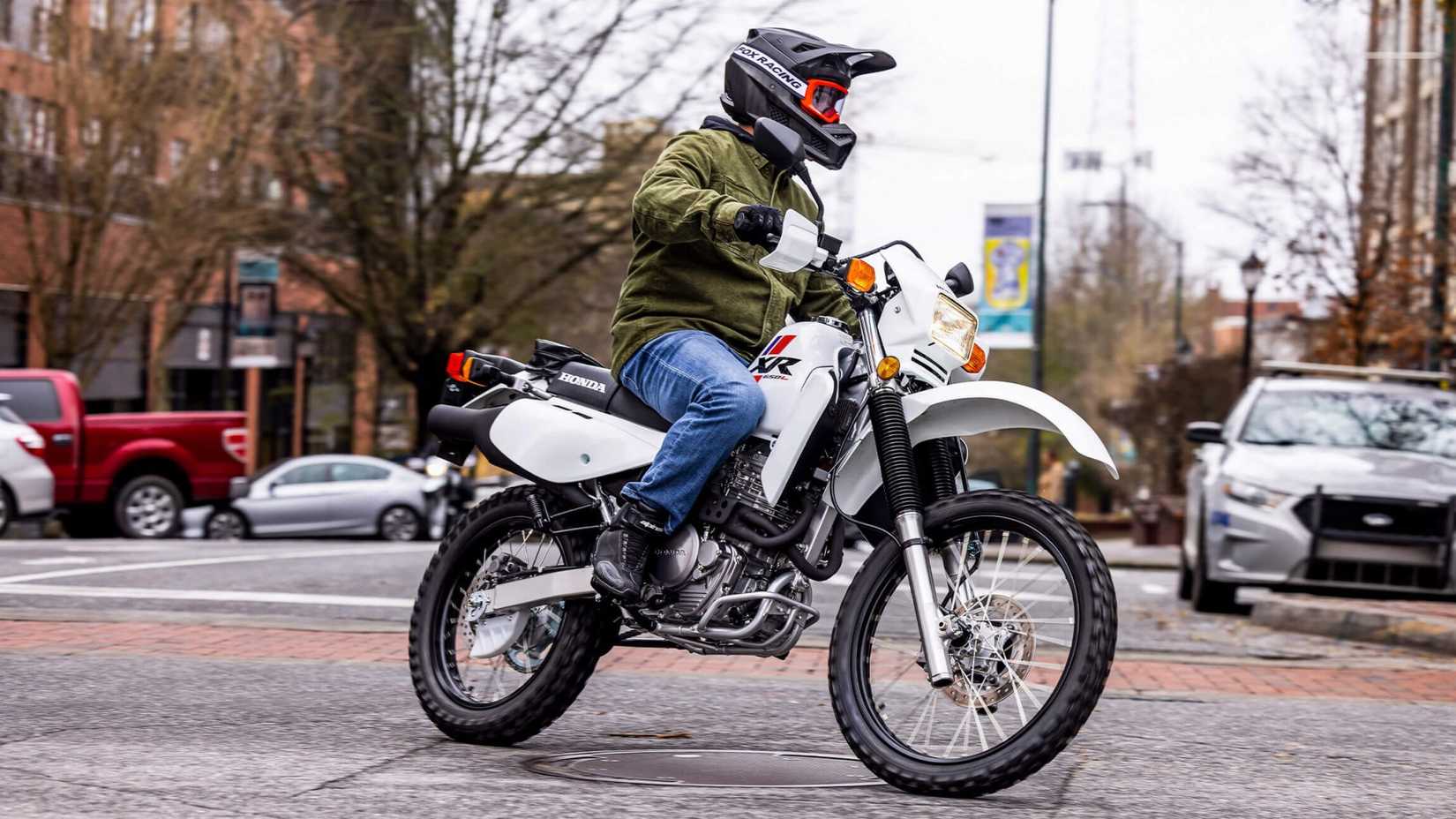 2025 Honda XR650L on view of the city of Road Road