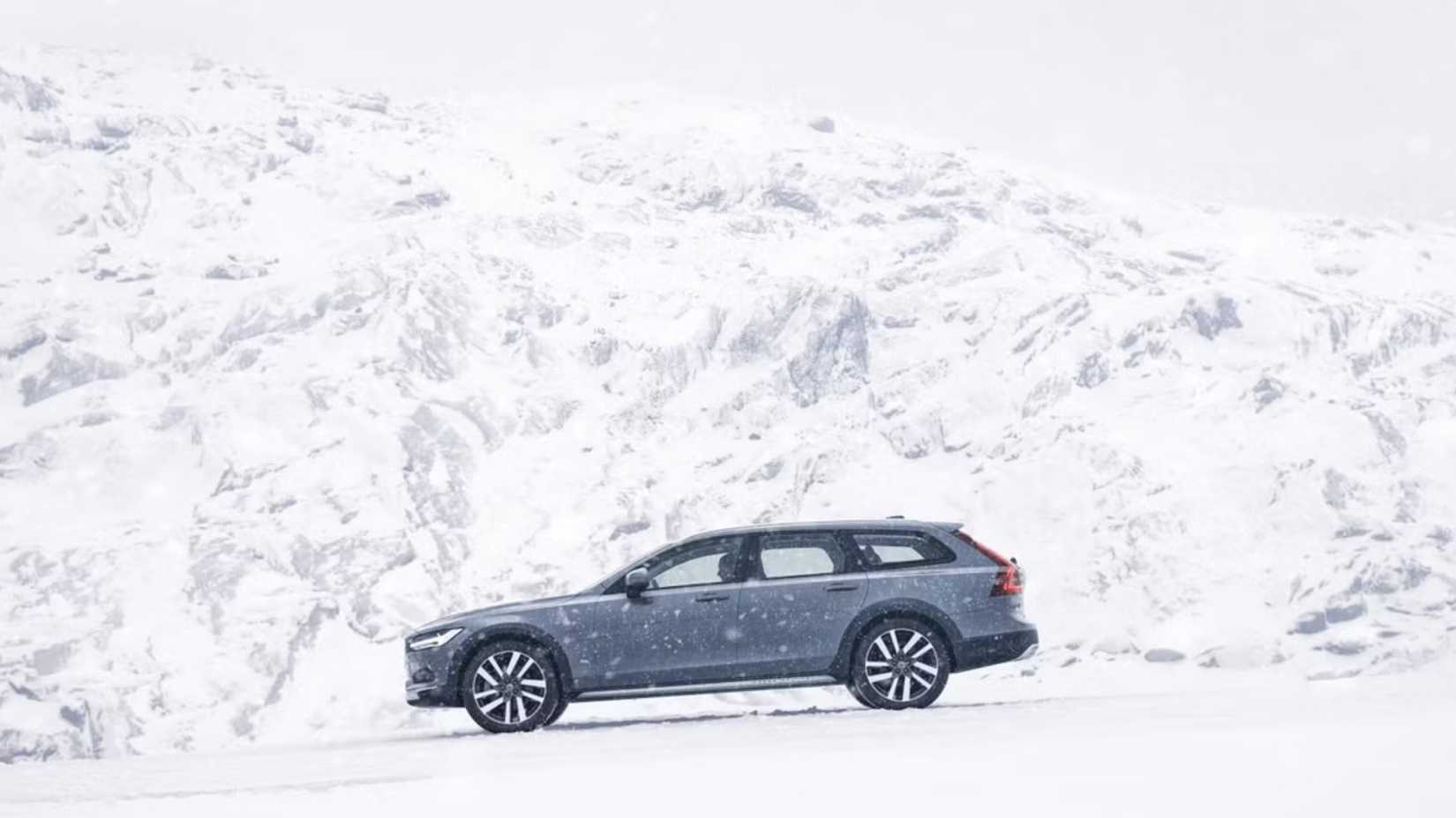 2025 Volvo V90 Cross-Country