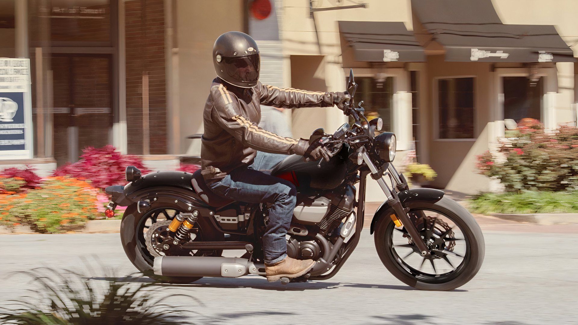 Yamaha Bolt R-Spec Borning Side Profile View