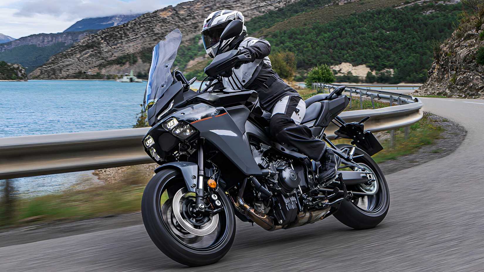 2025 Yamaha Tracer 9 cornering hd wallpaper view