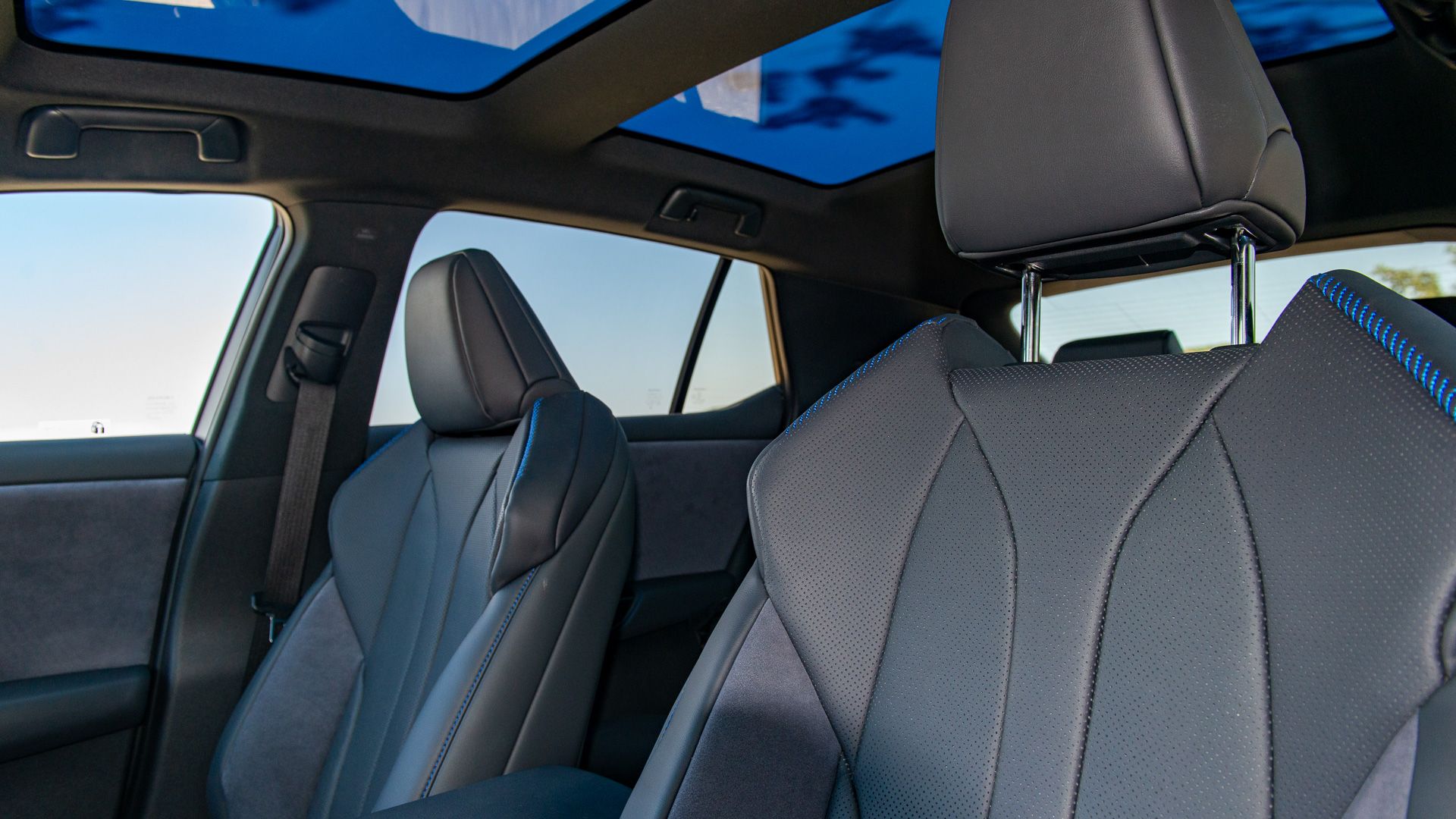 2026 lexus rz 550e f sport awd front-15