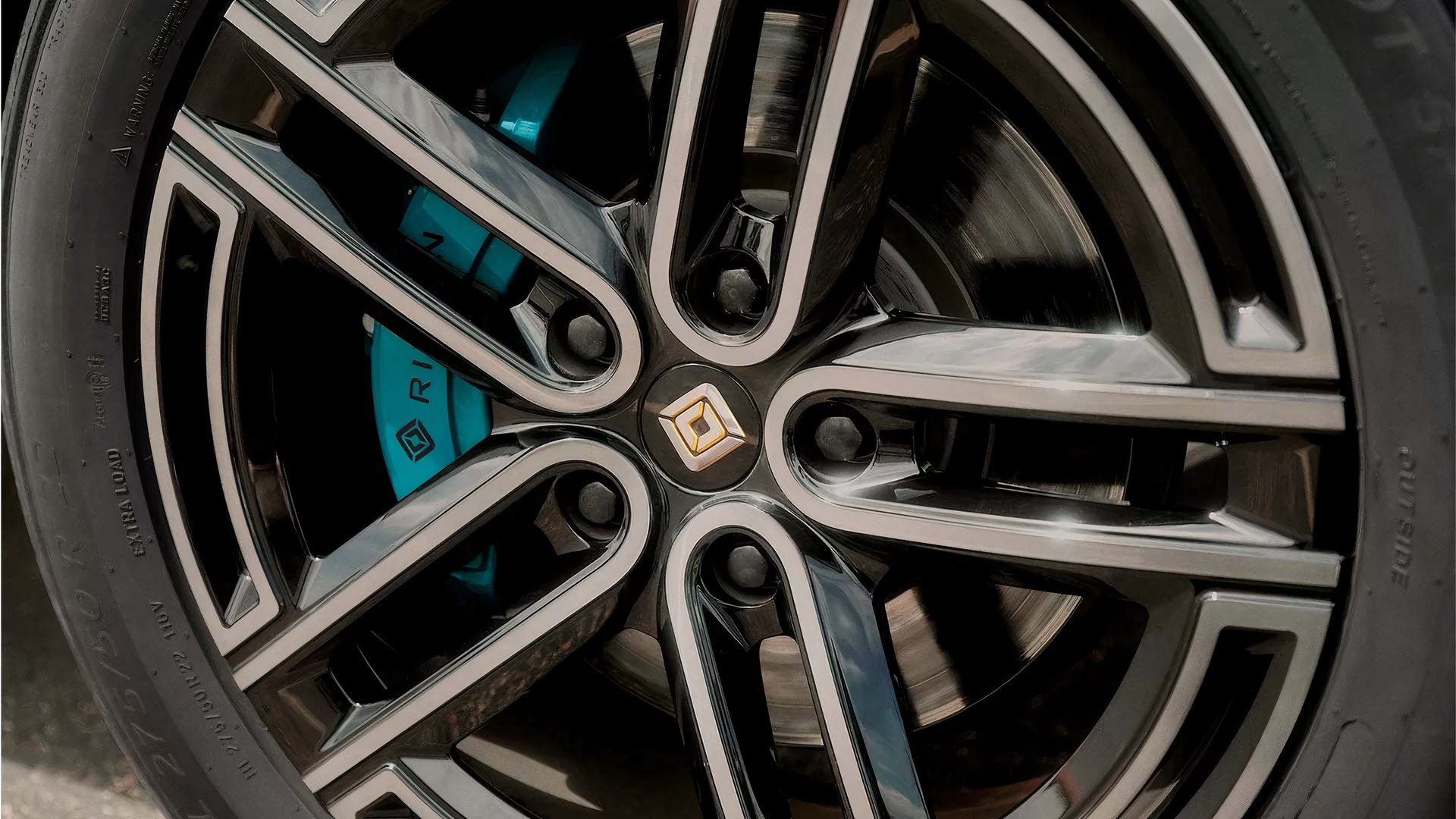 The 22-inch wheels of a 2026 Rivian R1S Quad