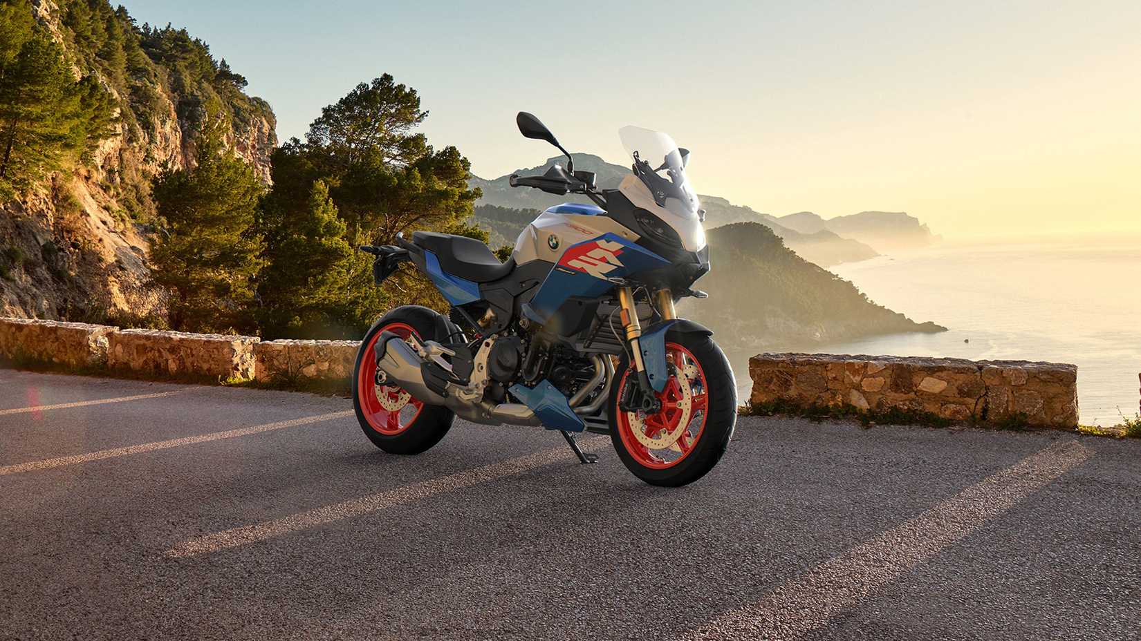 2025 BMW F 900 XR