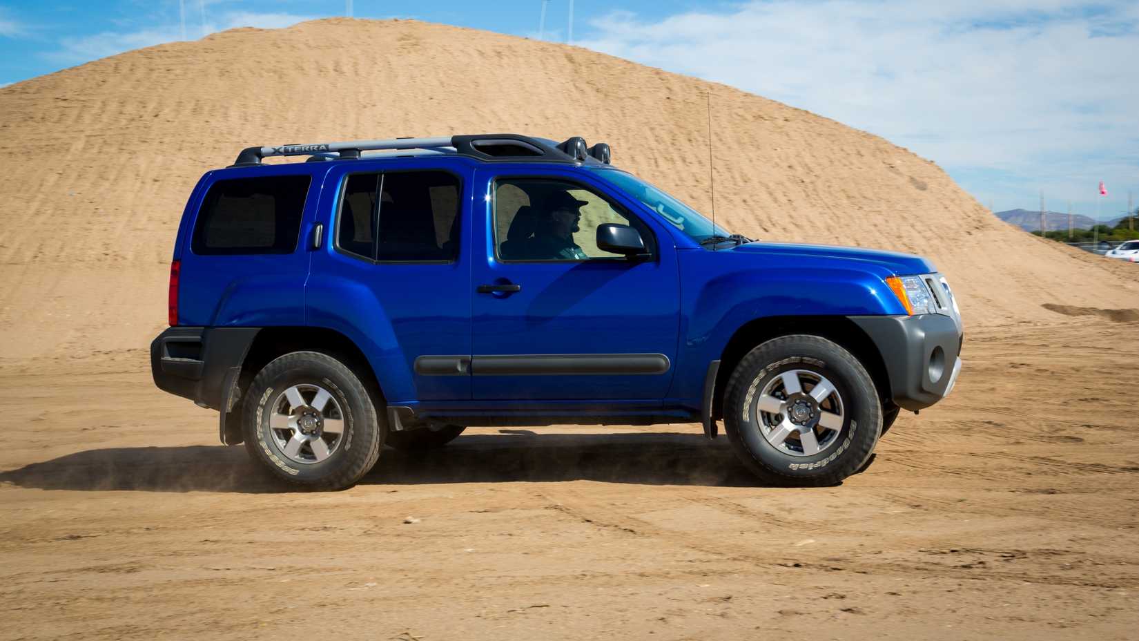 1999 Nissan Xterra Profile Driving Off Road