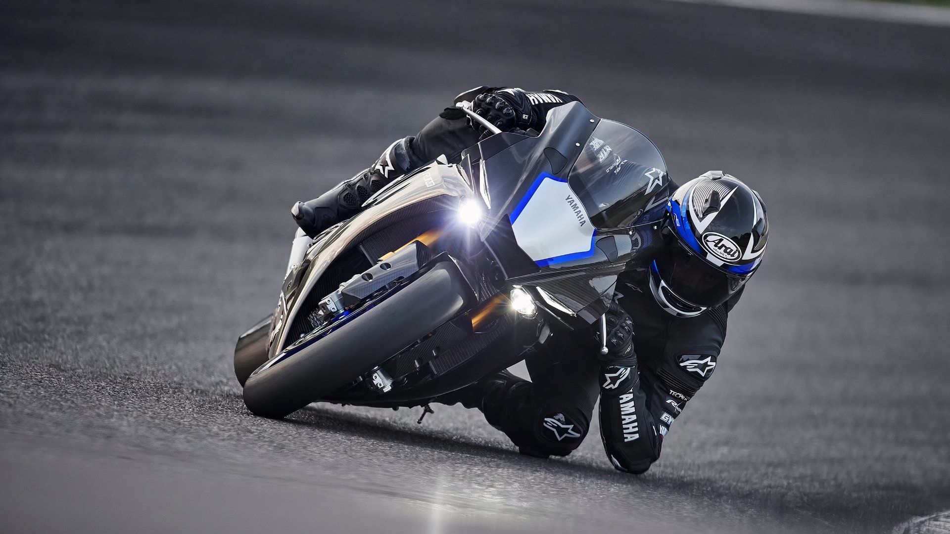 2020 Yamaha YZF-R1 _ R1M