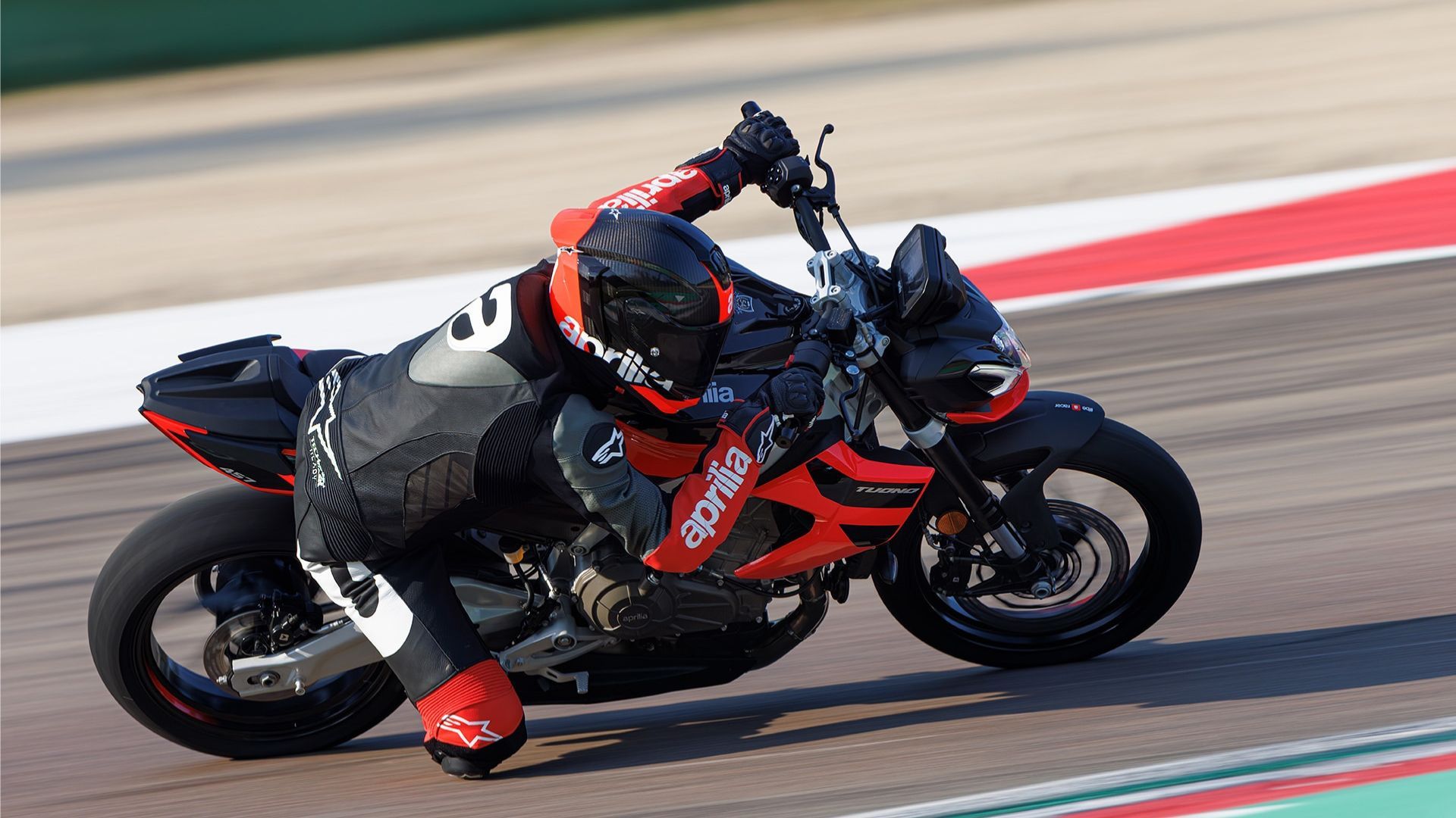 2025 Aprilia Tuono 457 Action