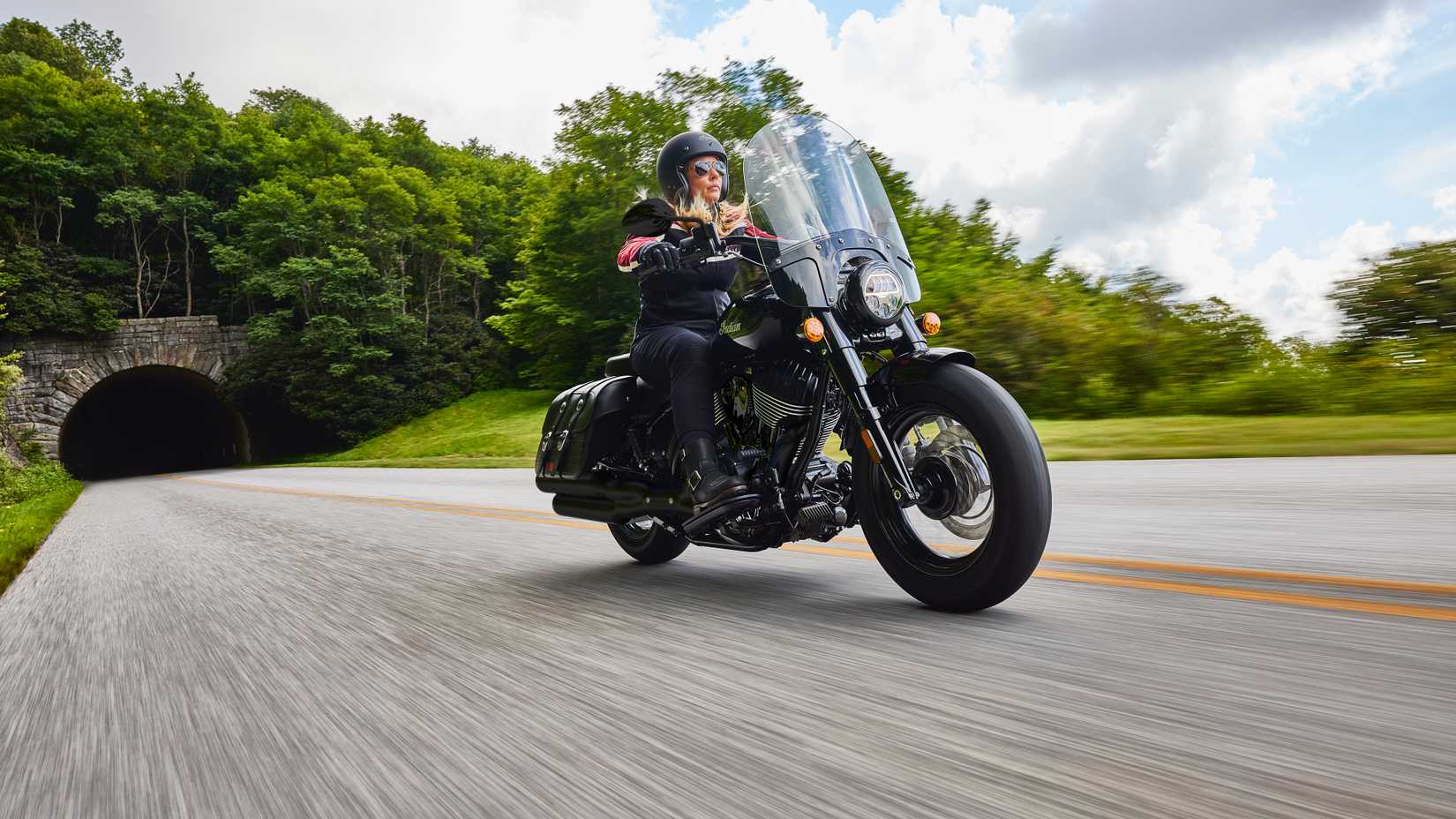 Indian Super Chief Dark Horse action