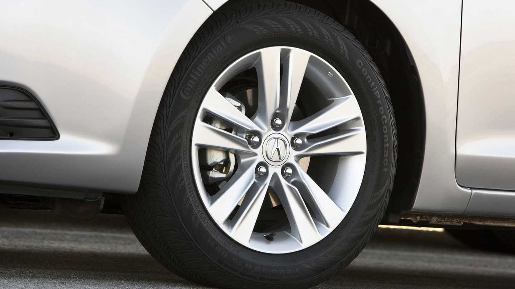 16-inch wheels of the 2013 Acura ILX Hybrid