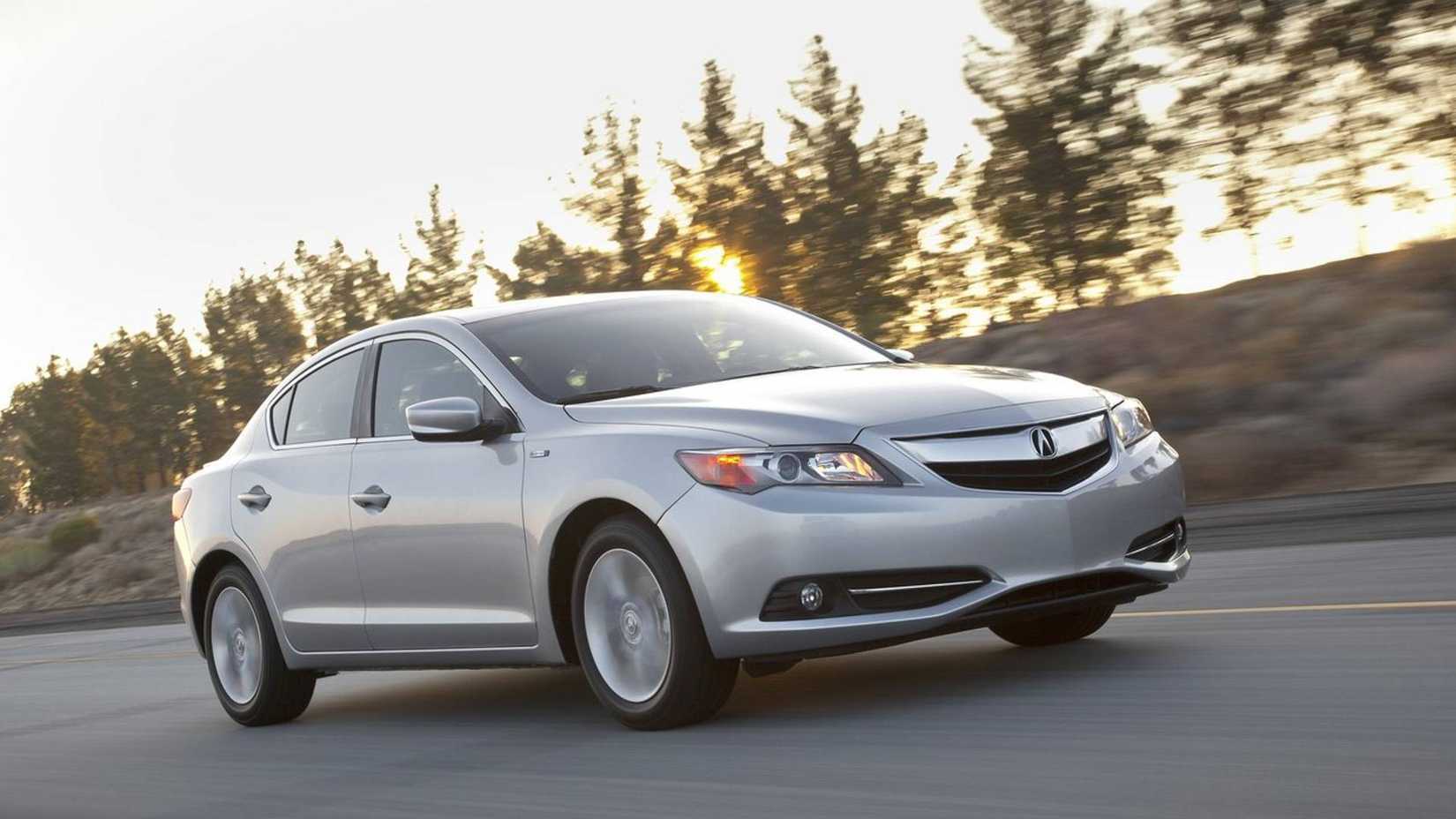 Dynamic recording of the Acura ILX Hybrid 2013