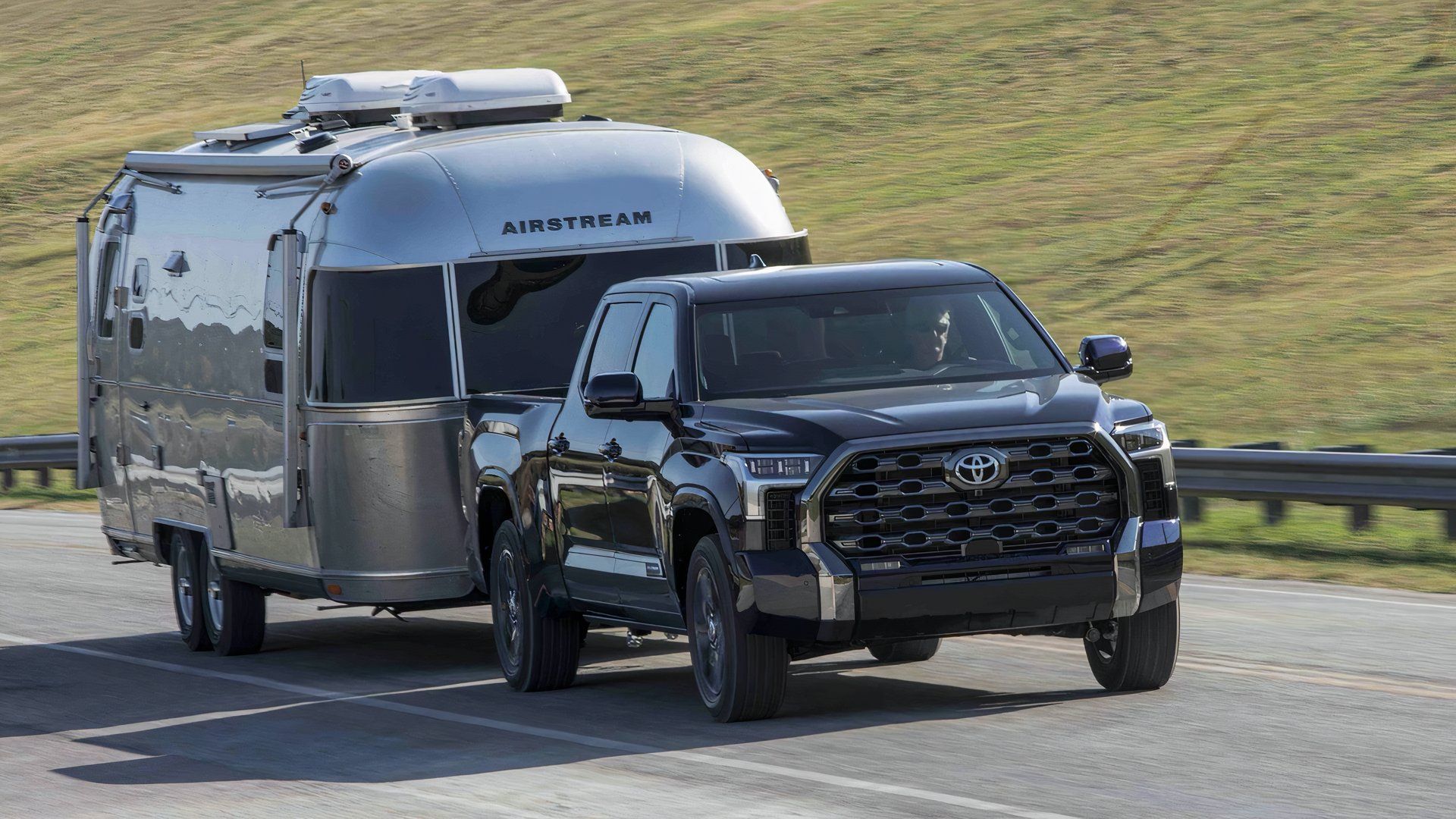 2025 Toyota Tundra Proves Gas-Only Trucks Still Have Serious Pull