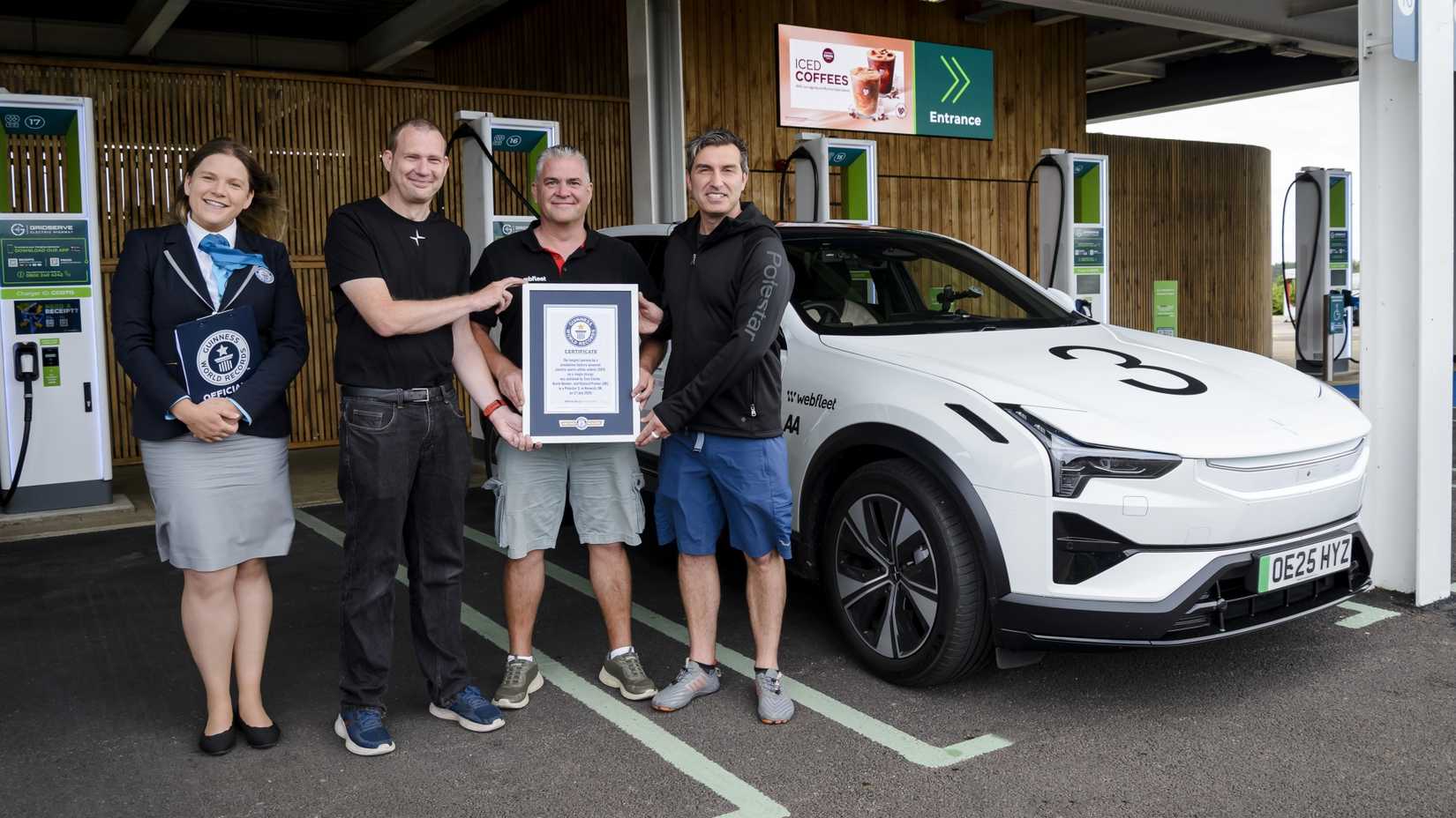 Polestar 3 Guinness World Record for reach - Group shot