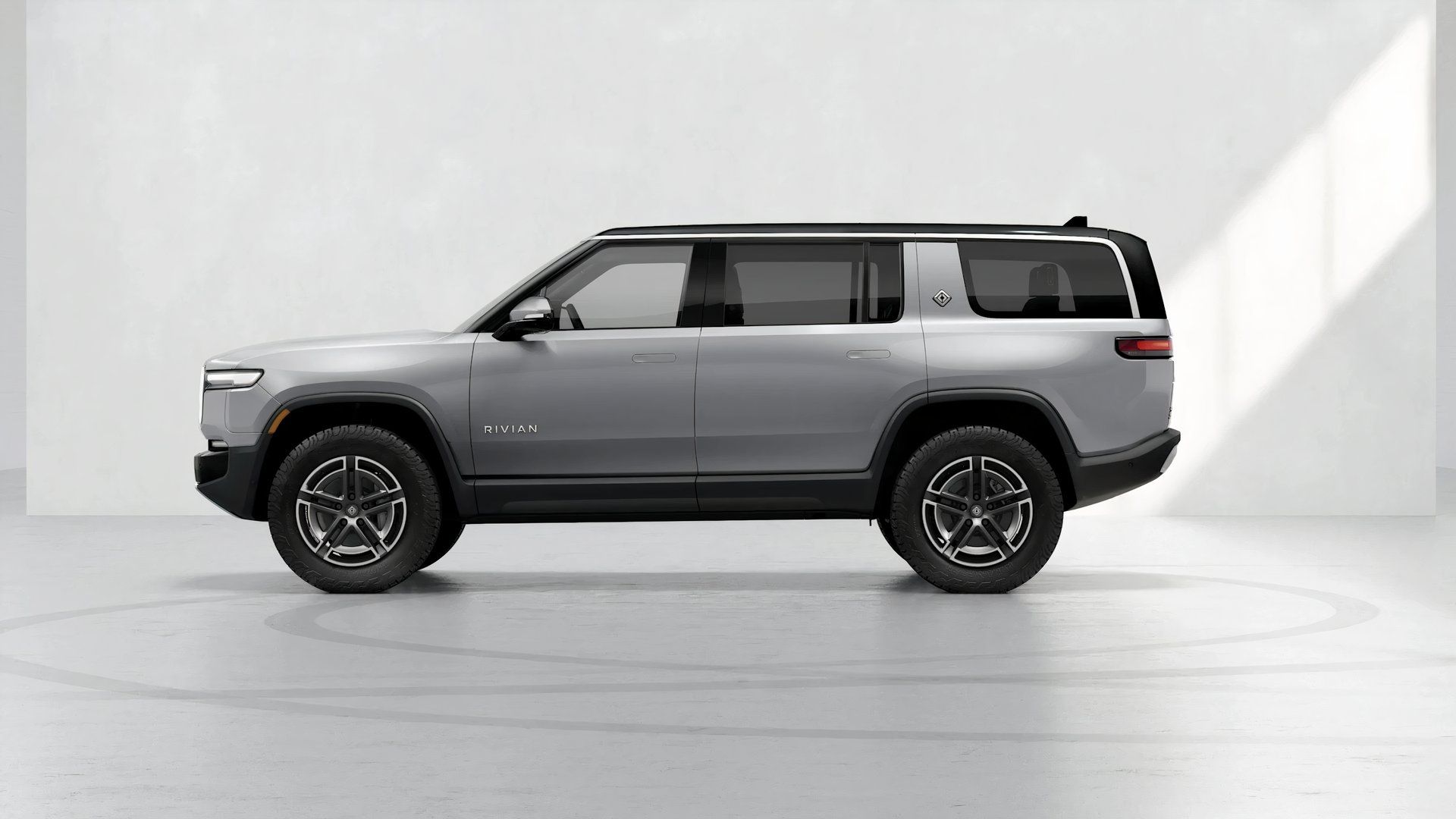 Rivian R1S Dual-Motor Profile
