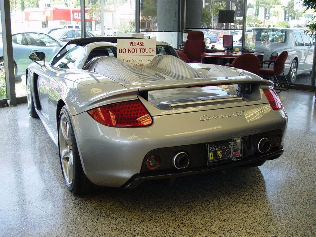 Porsche Carrera GT Performance, Price, and Photos