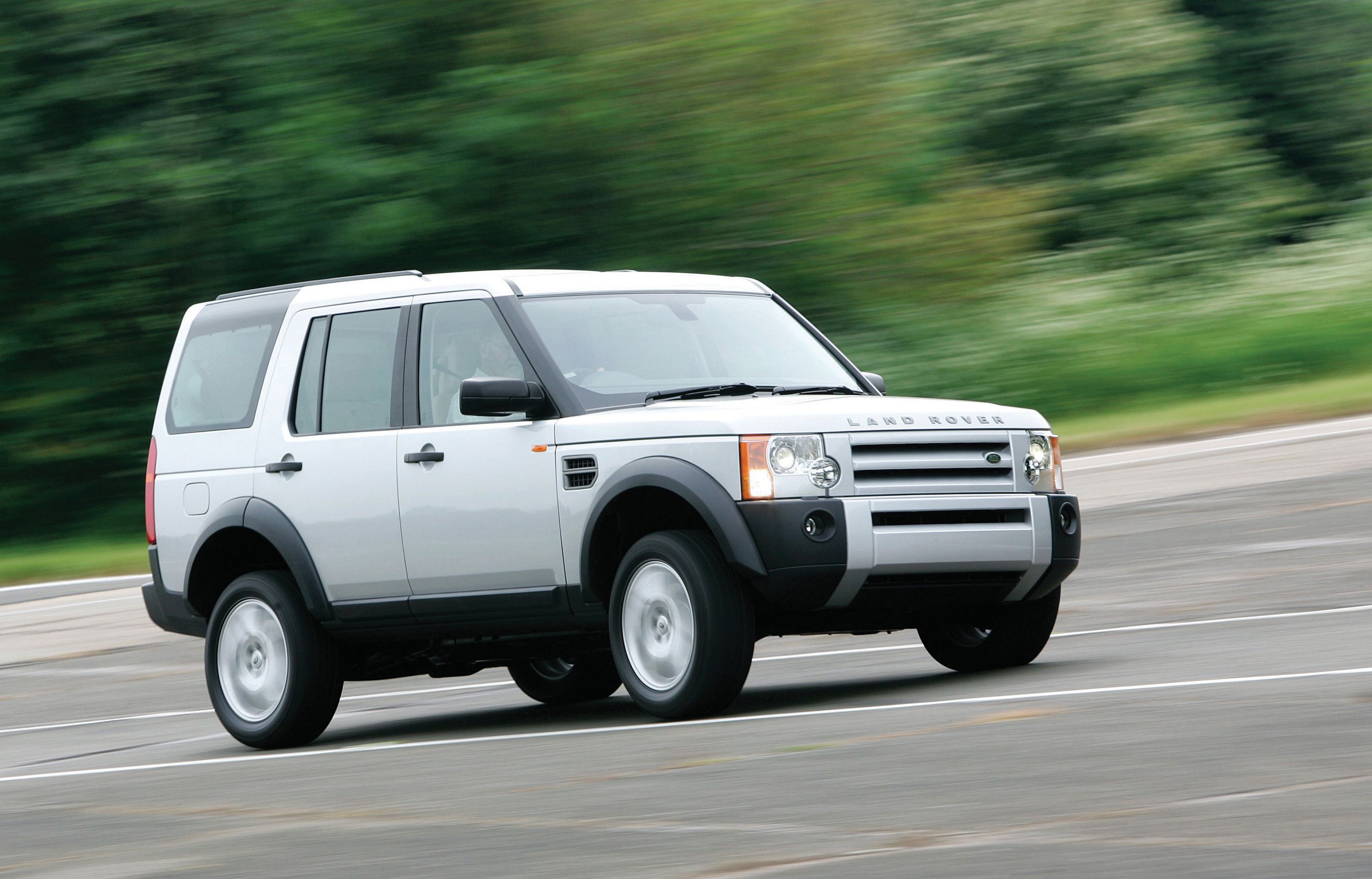 Here's Why the Land Rover Lr3 is a Great Budget Off-Roader