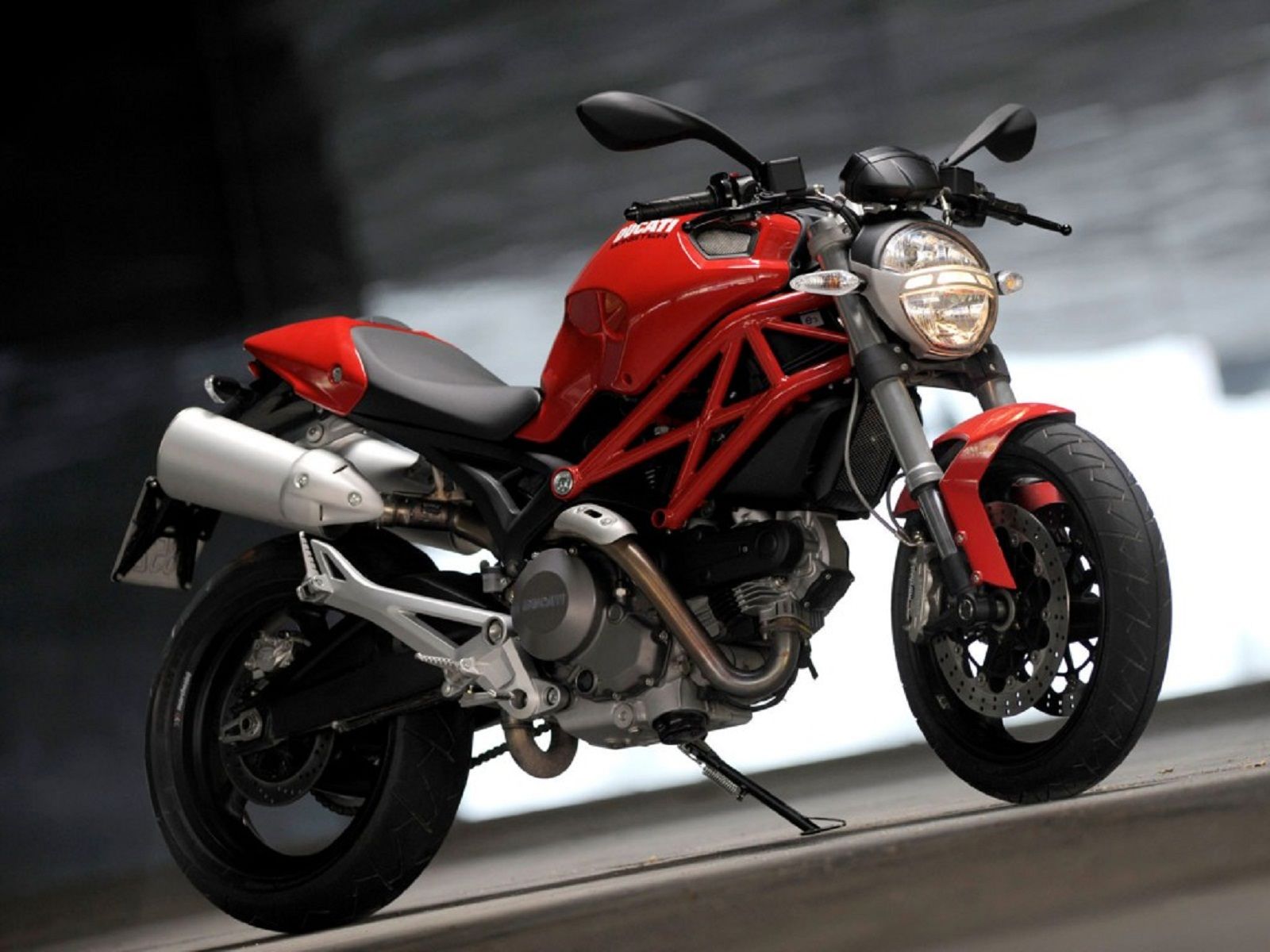 DucatiMonster 696