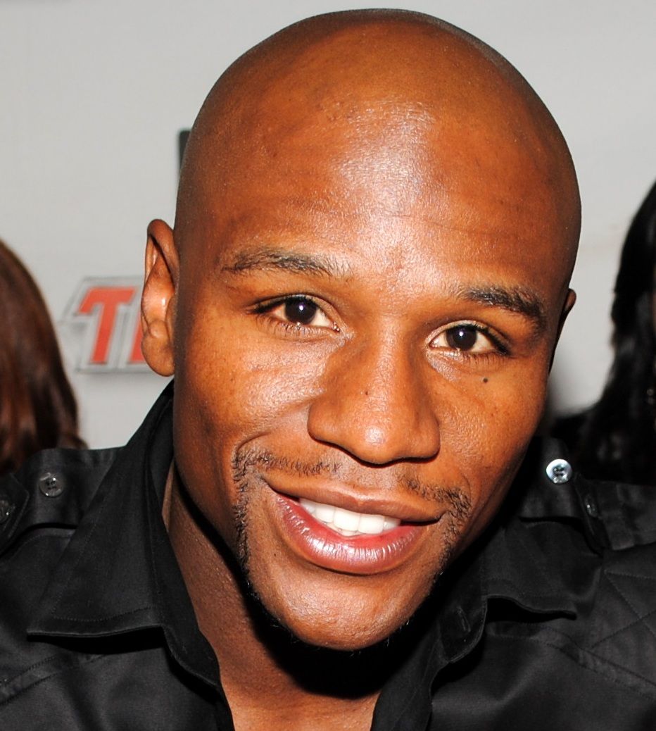 Floyd Mayweather Shows Off His Expensive Louis Vuitton Bags 💰 
