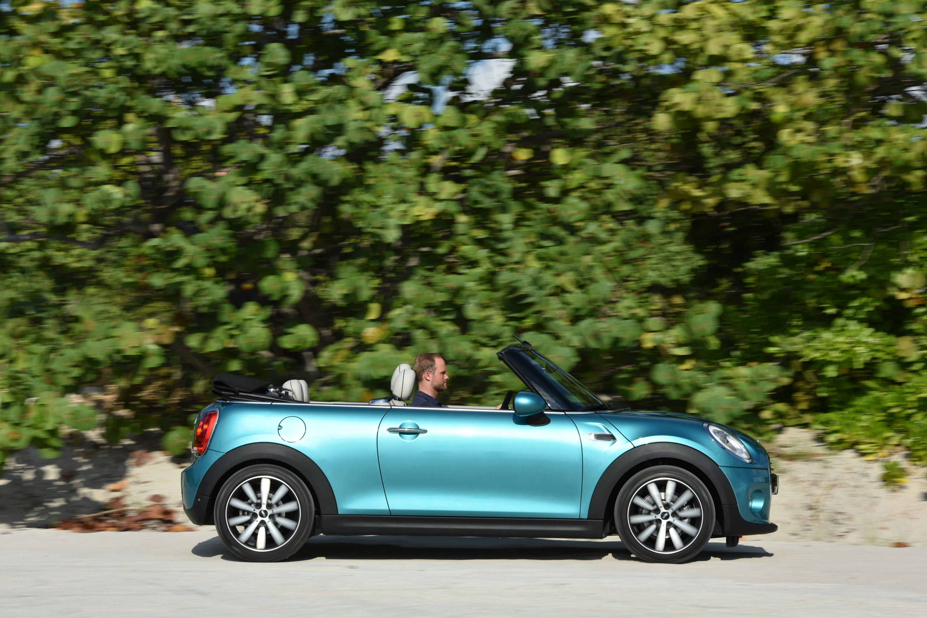 2016 Mini Convertible Unveiled