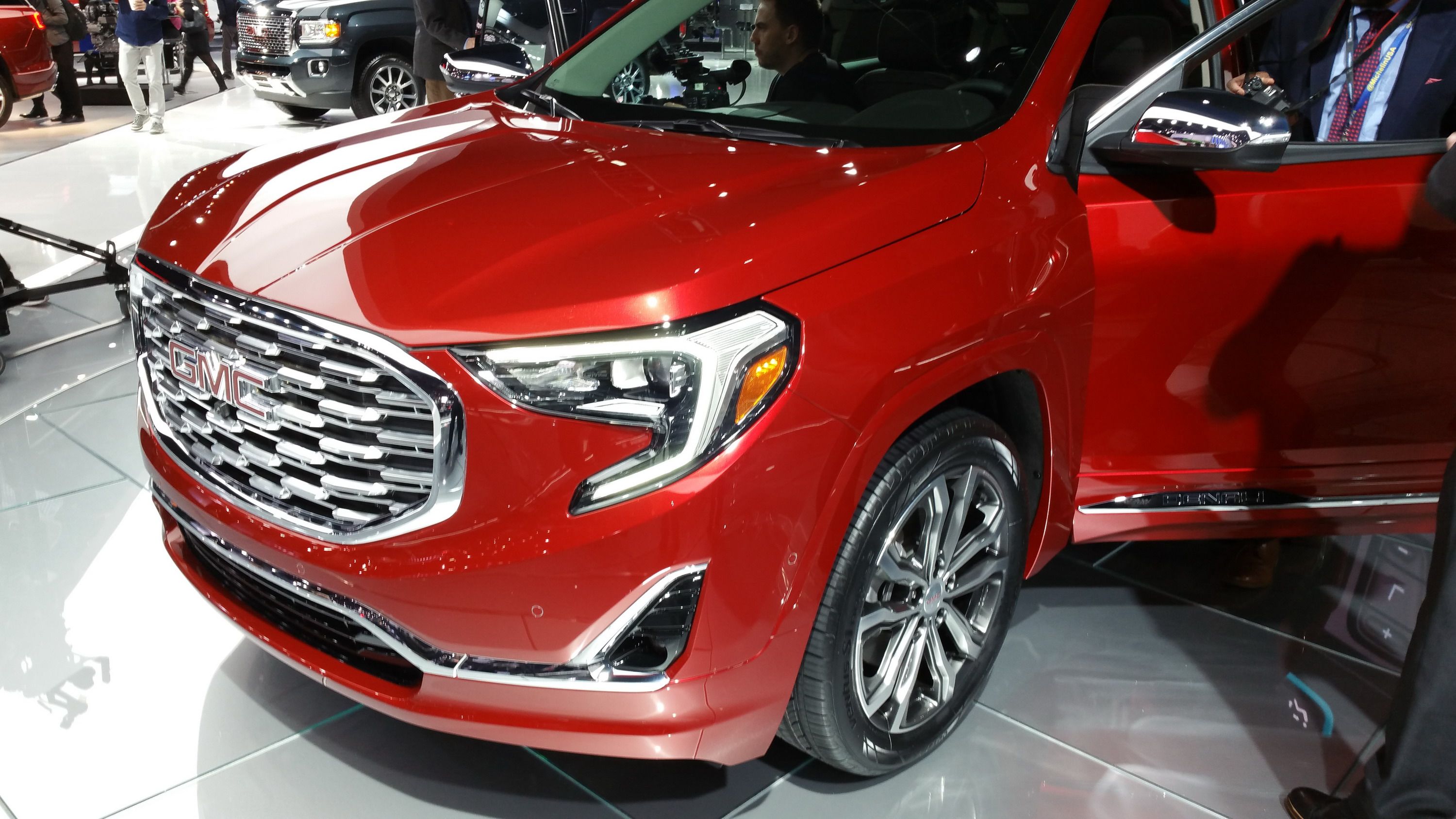 2018 GMC Terrain Hits the Gym, Adopts a Modern Look