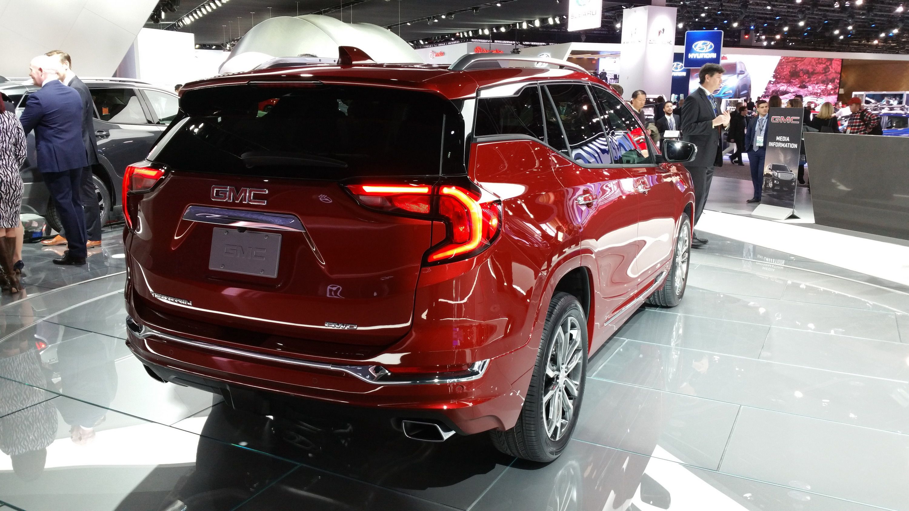 2018 GMC Terrain Hits the Gym, Adopts a Modern Look