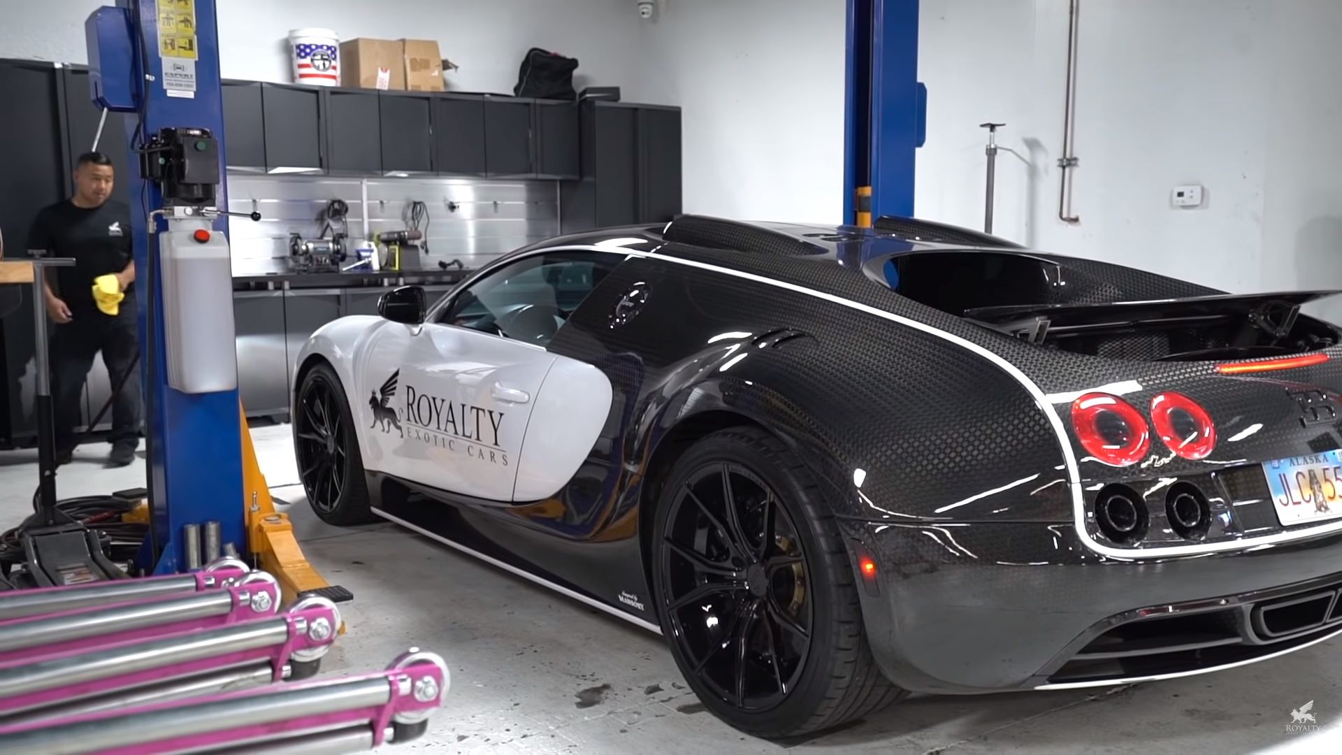 How Much Is An Oil Change For A Bugatti Veyron Watch How the $21,000, 27-Hour Oil Change is Done on a Bugatti Veyron