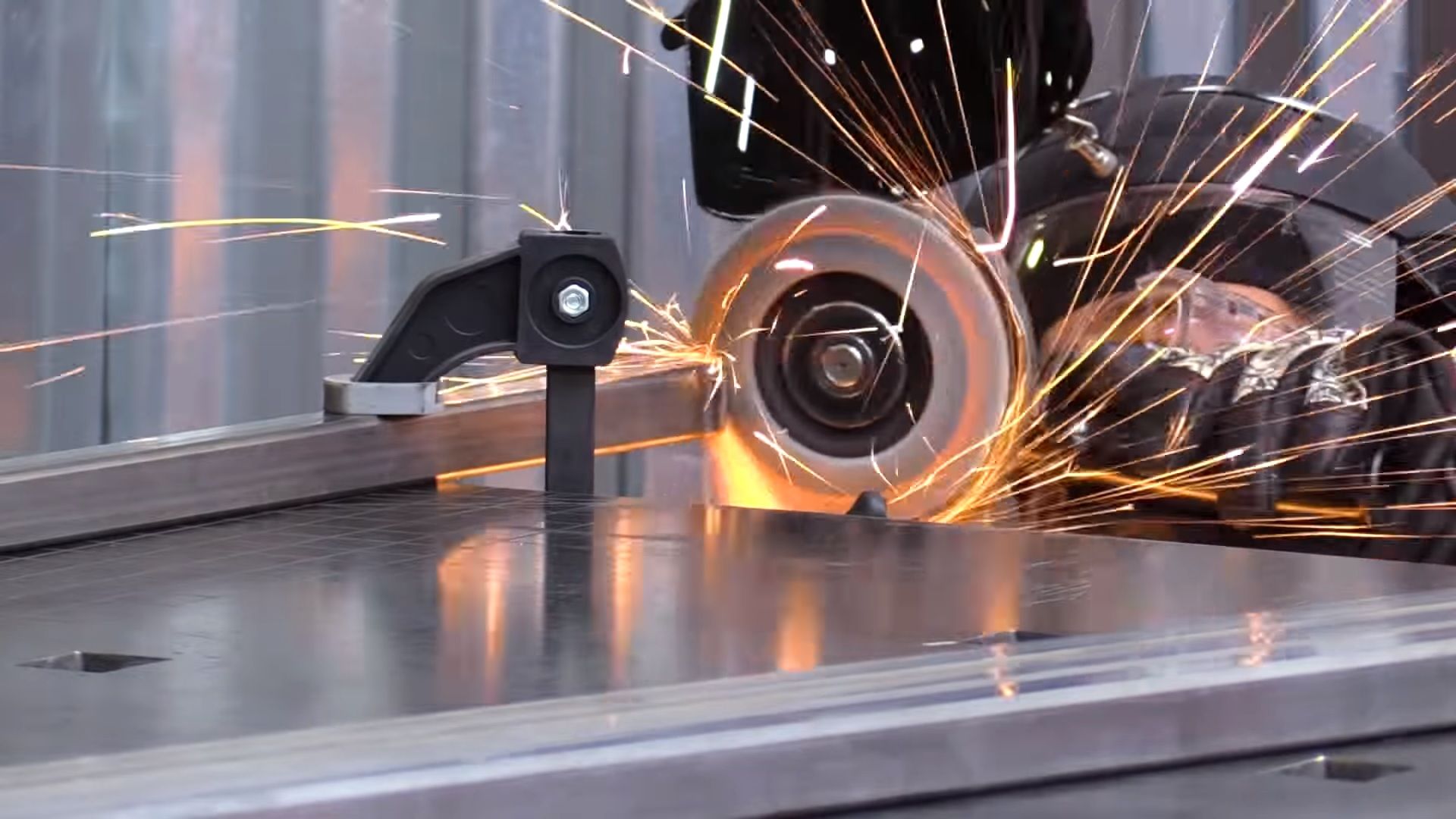 Design Cut Build Creates a Bad Little Hitch Wagon Video