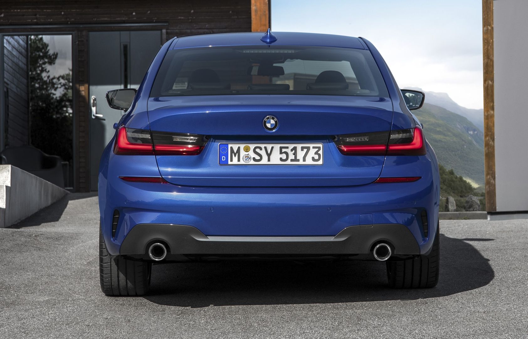 2019 BMW 3 Series vs 2019 Mercedes CClass