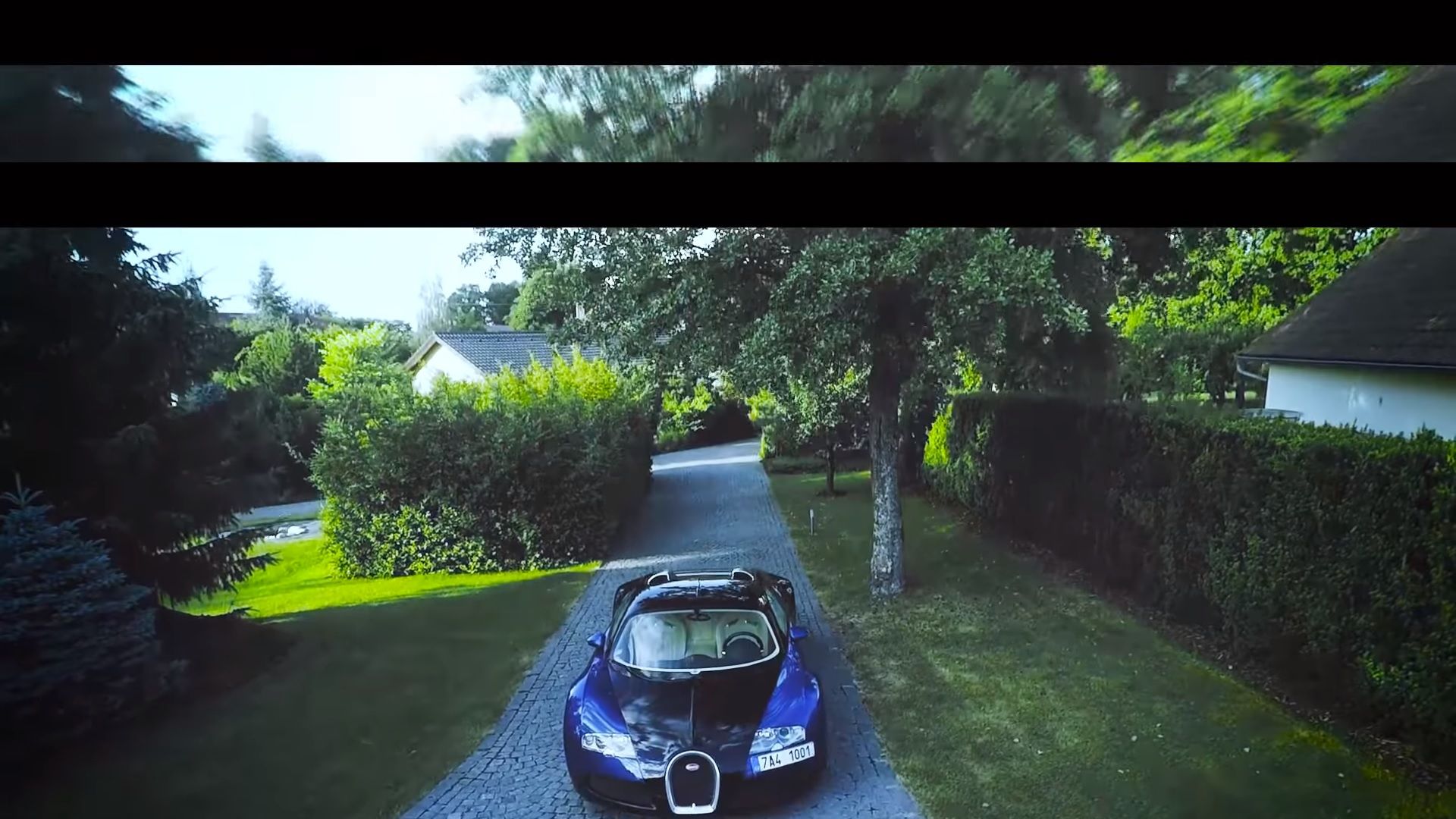 Watch a Bugatti Veyron Hit 250 MPH on the Autobahn Video