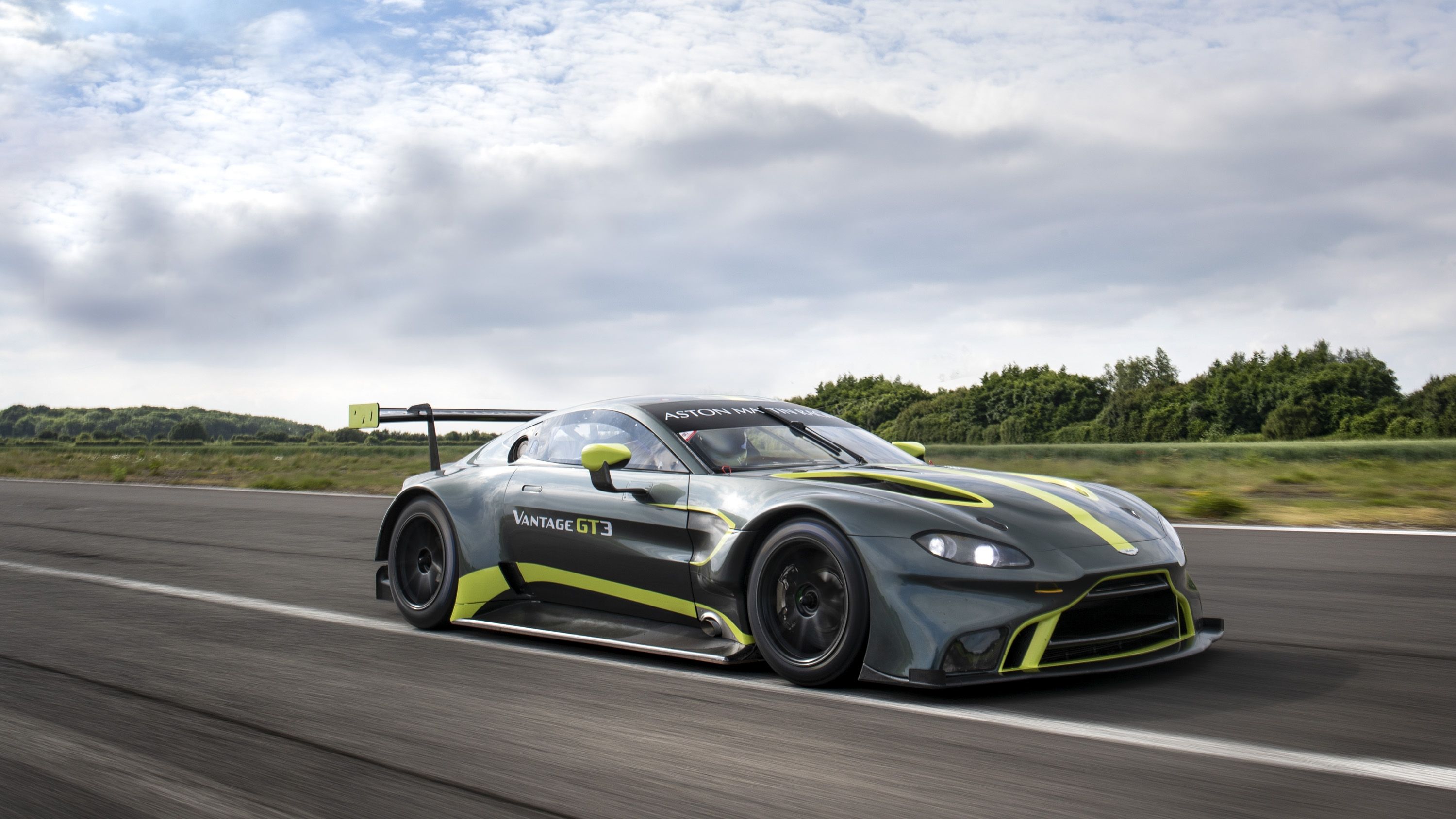Revisor Vant til Krydret 2019 Aston Martin Vantage GT3