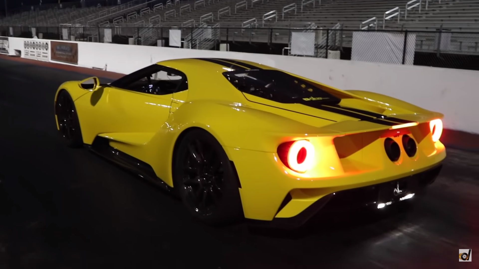 Watch A Ford Gt Go Head-to-head With A Lamborghini Aventador