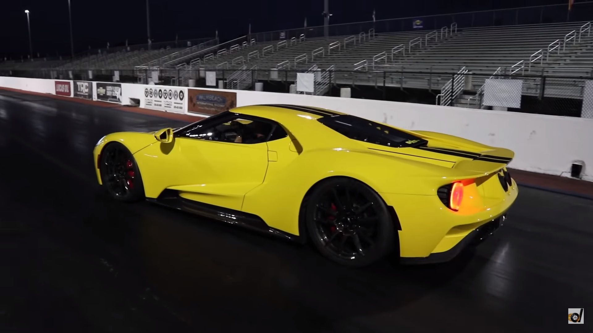 Watch a Ford GT Go Head-to-Head with a Lamborghini Aventador