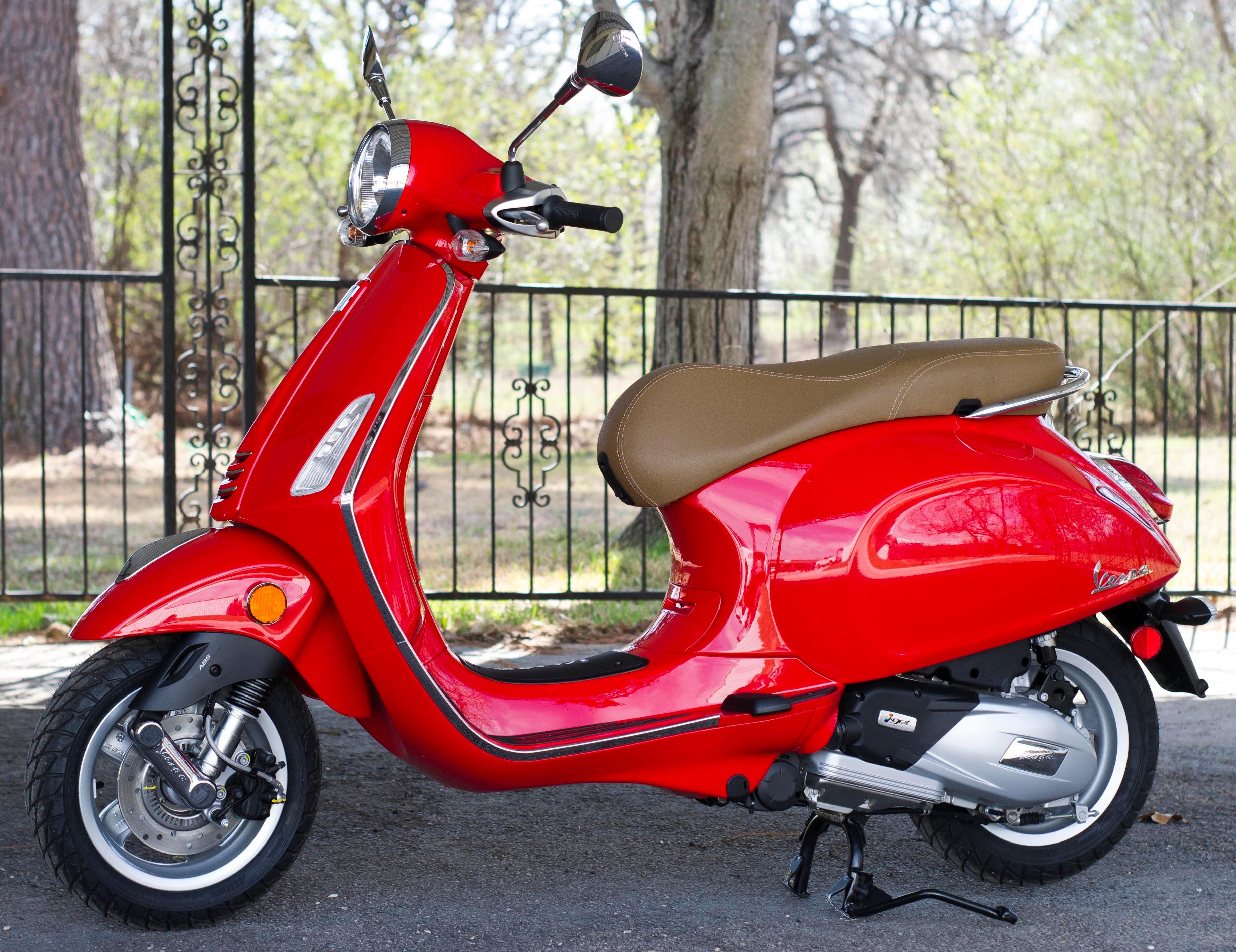 2023 Vespa Primavera 150 - Performance, Price, and Photos