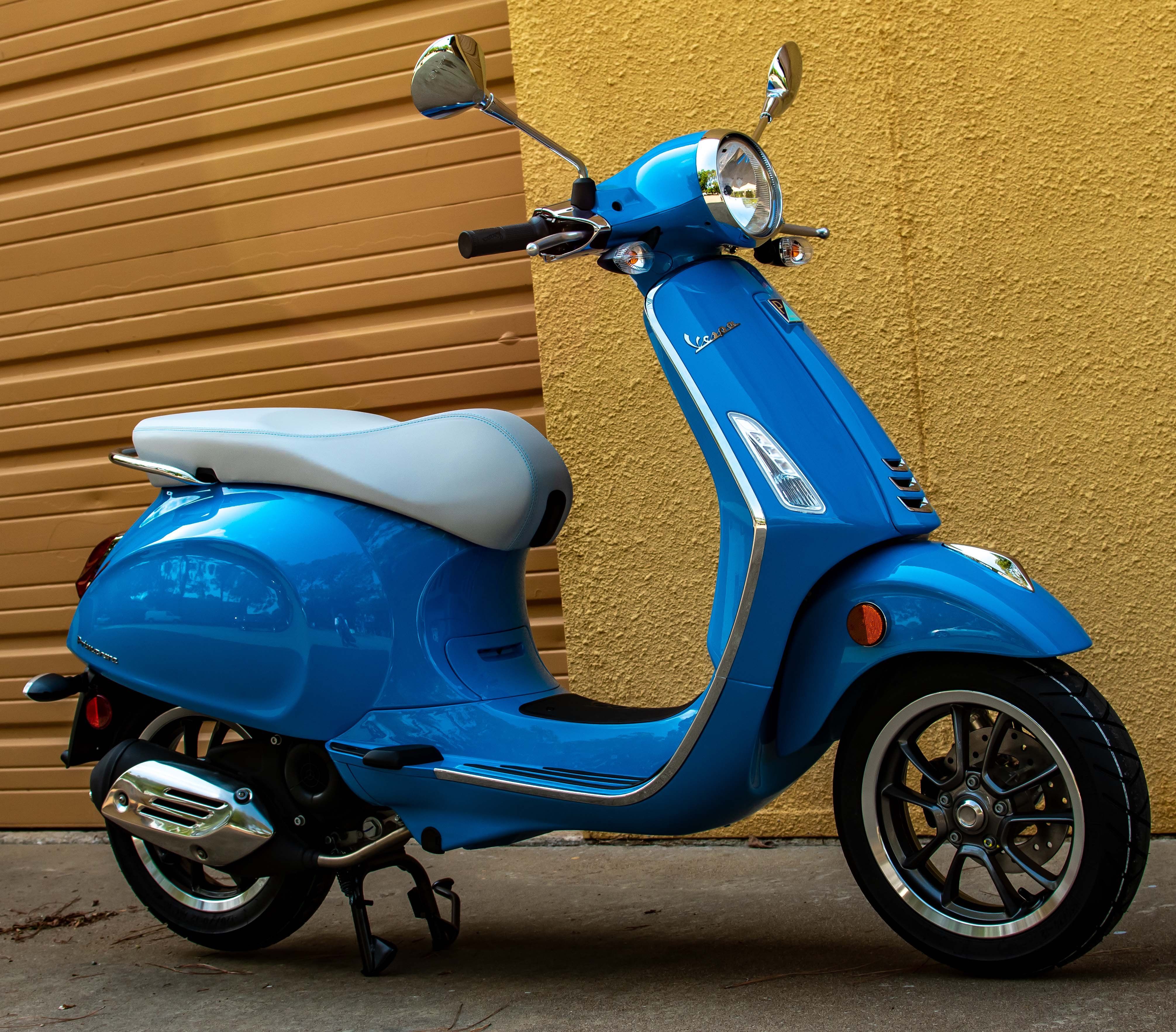 2023 Vespa Primavera 150 - Performance, Price, and Photos