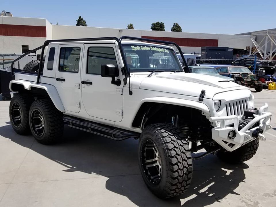 Video: Would You Drive This Six-Wheeled Jeep Wrangler in the .?