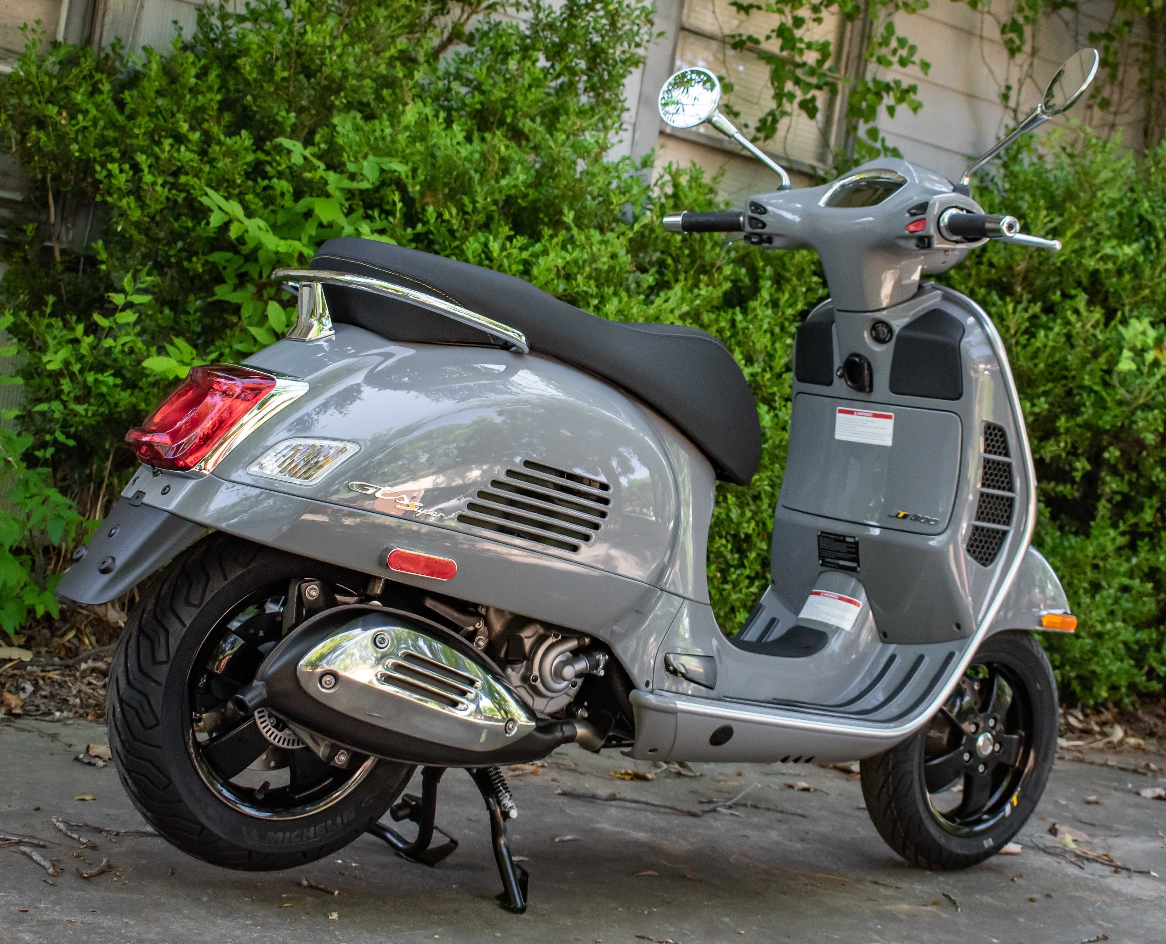 2022 Vespa GTS SuperTech 300 HPE - Performance, Price, and Photos