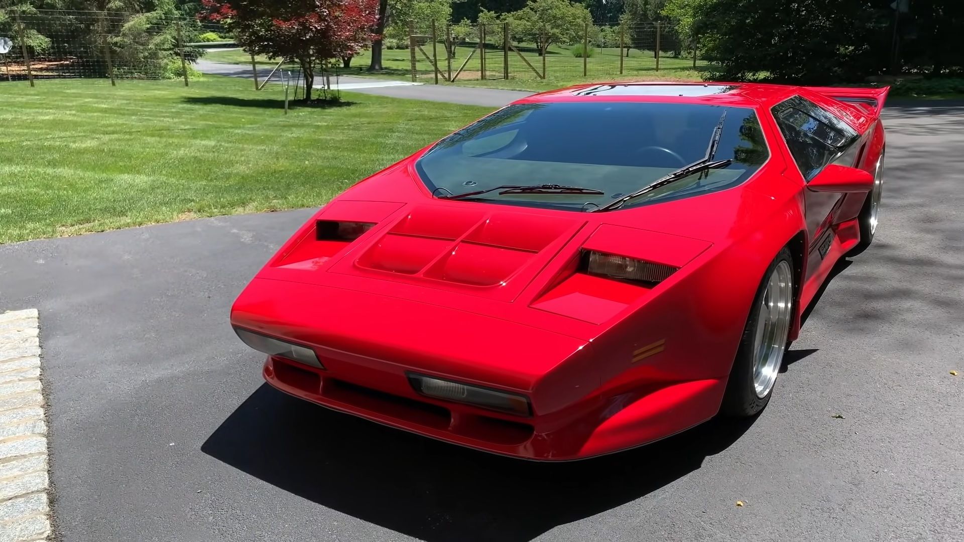 Vector W8: The All-American Supercar That Shocked The World插图1