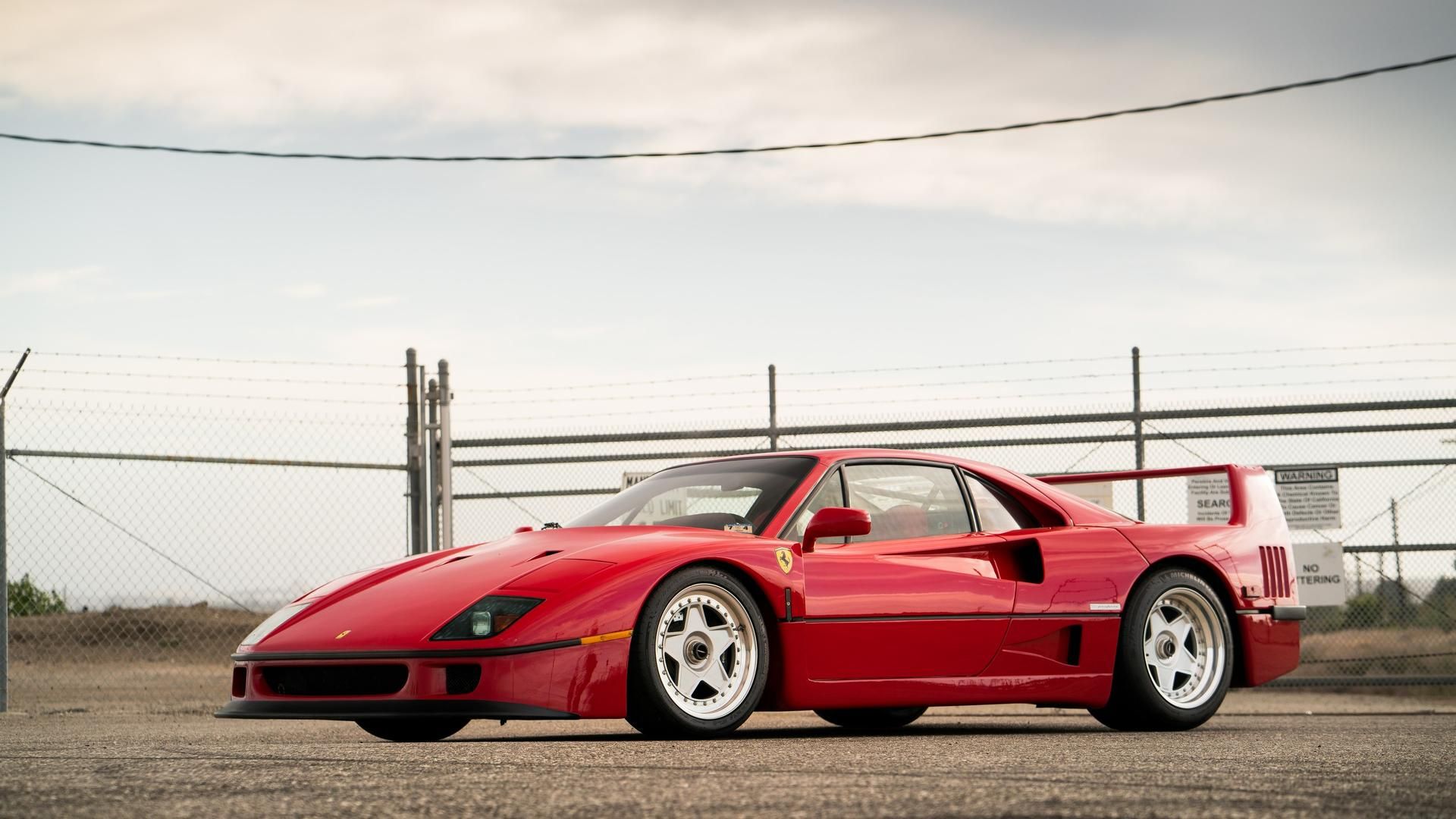 16 Fun Facts about the Iconic Ferrari F40 – Robb Report