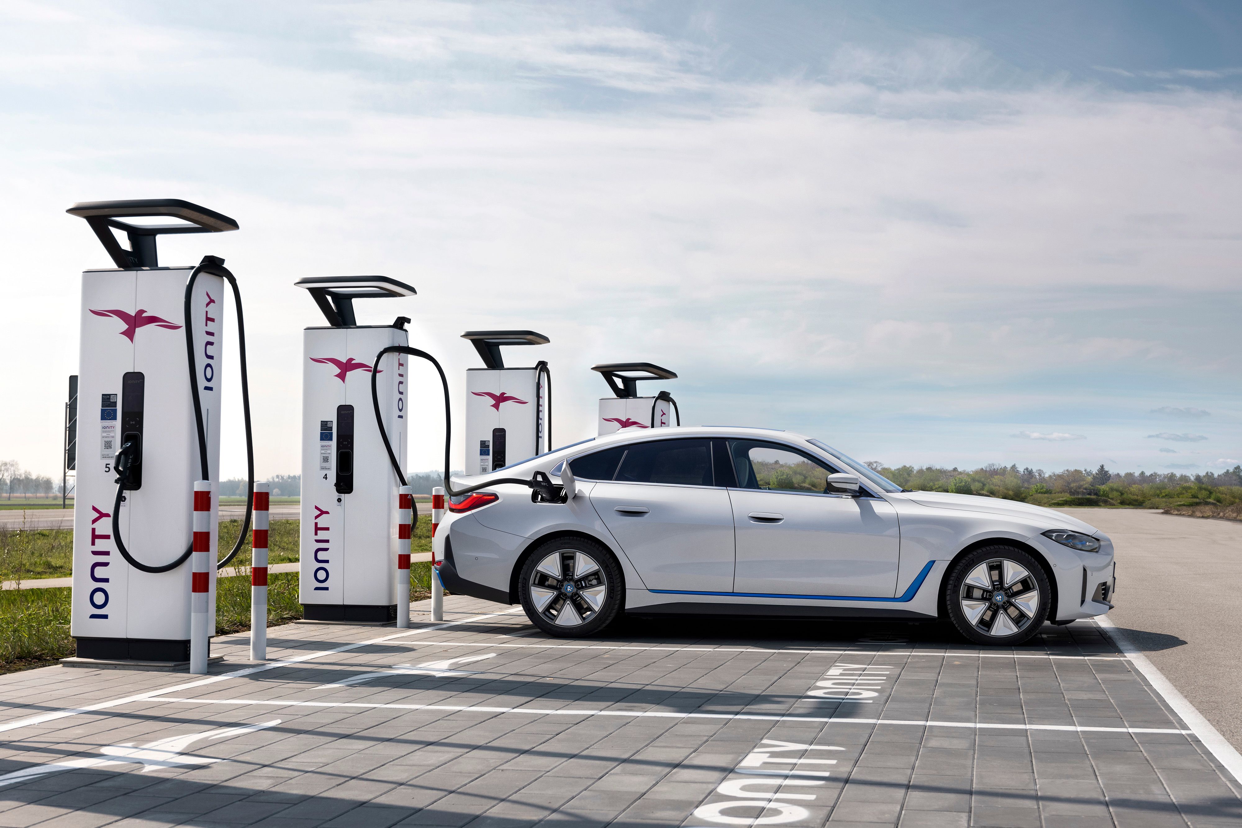 BMW EVs Will Be Restricted to Traditional Charging Methods