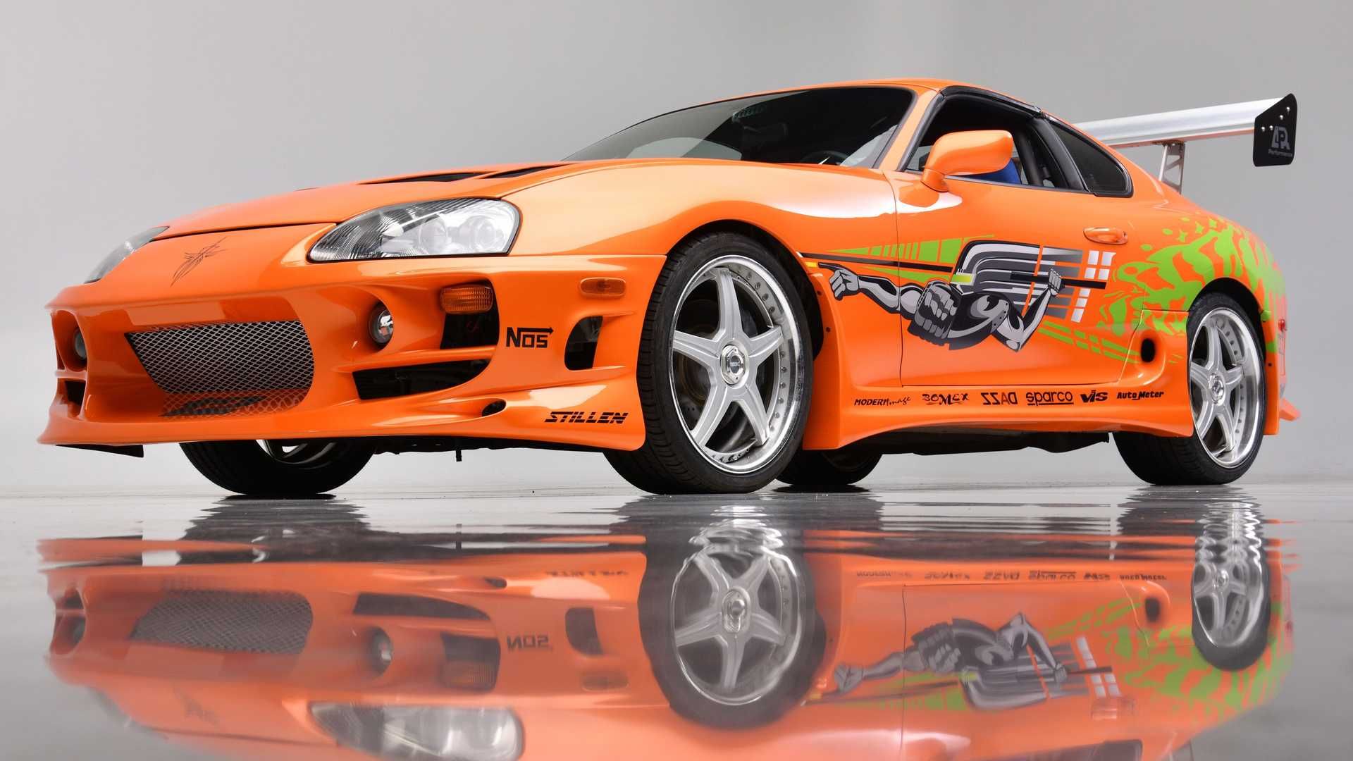 Orange 1994 Toyota Supra dikemudikan oleh Paul Walker di The Fast and the Furious