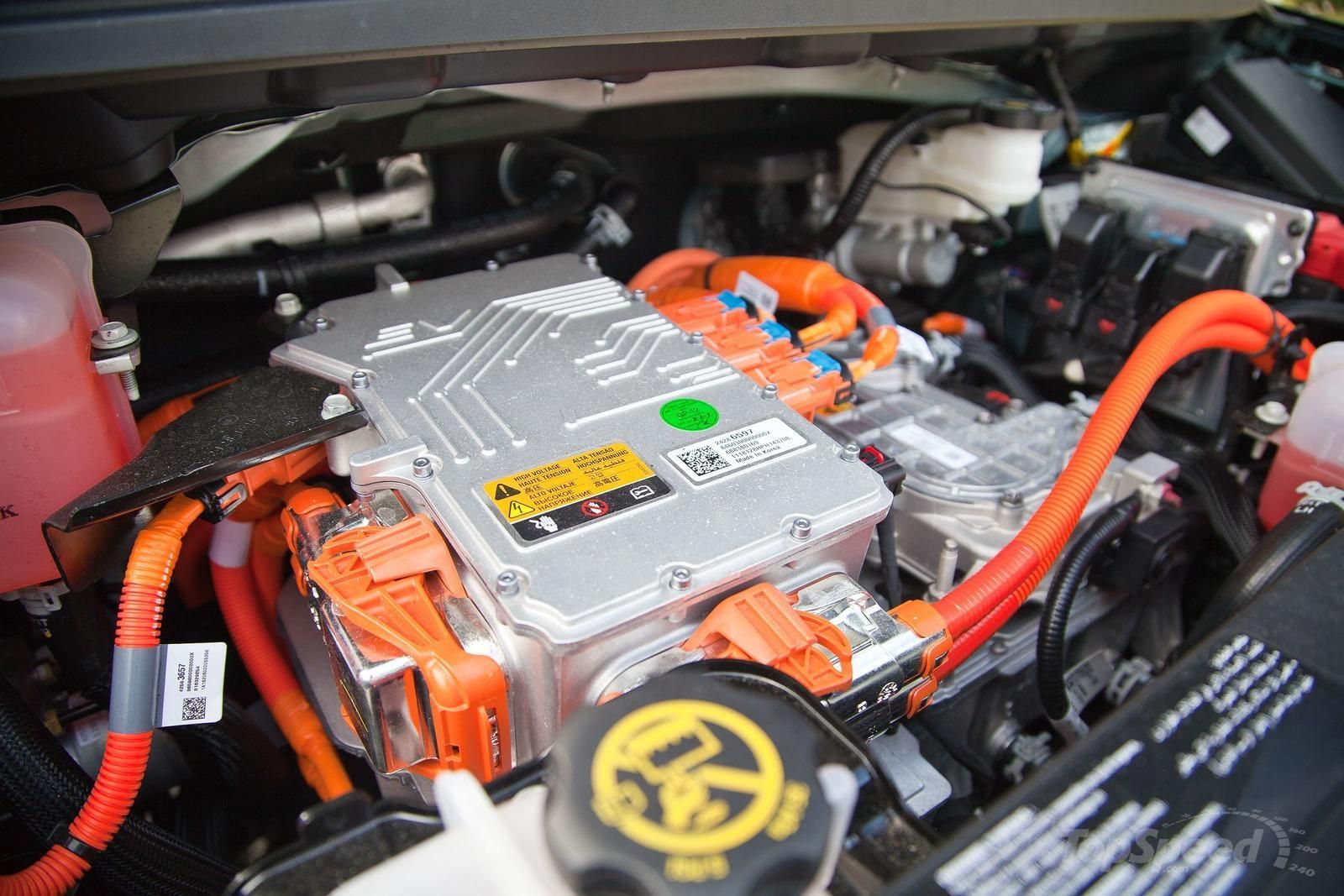 do-electric-cars-use-oil