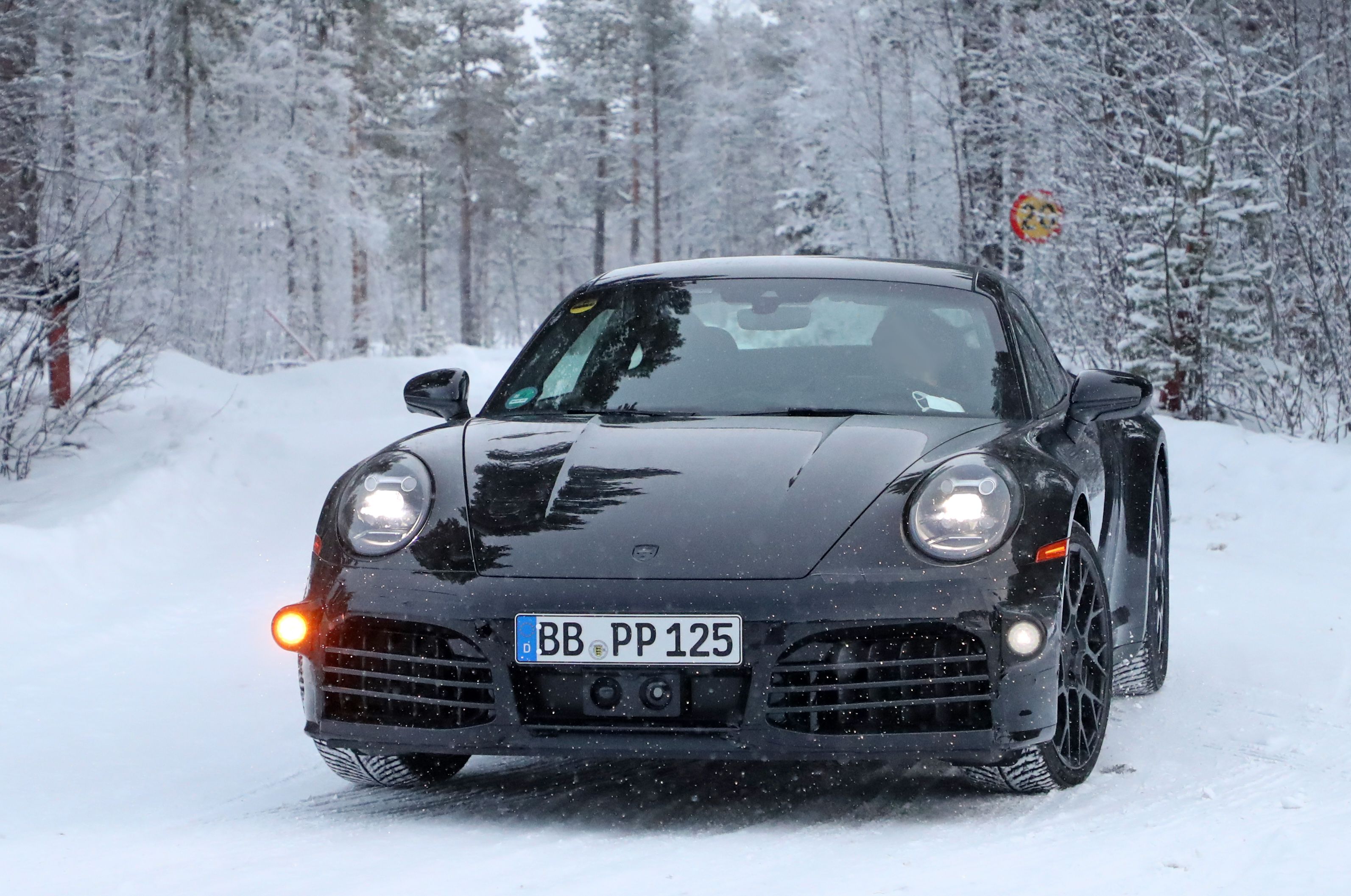 Facelift 2023 Porsche 911 Carrera Begins Testing