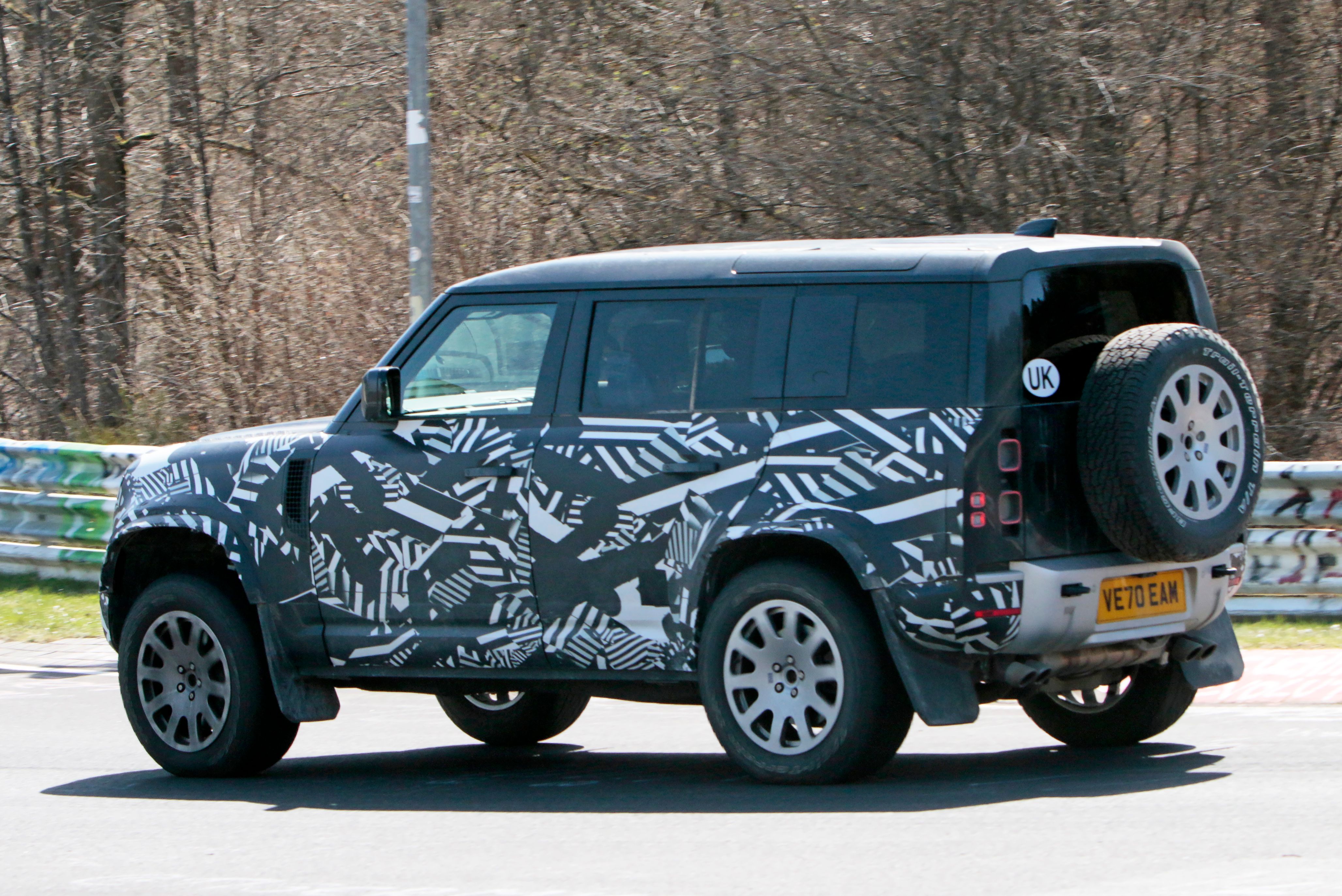 Land Rover Defender SVR Reportedly Coming With 600+ BMW Horsepower