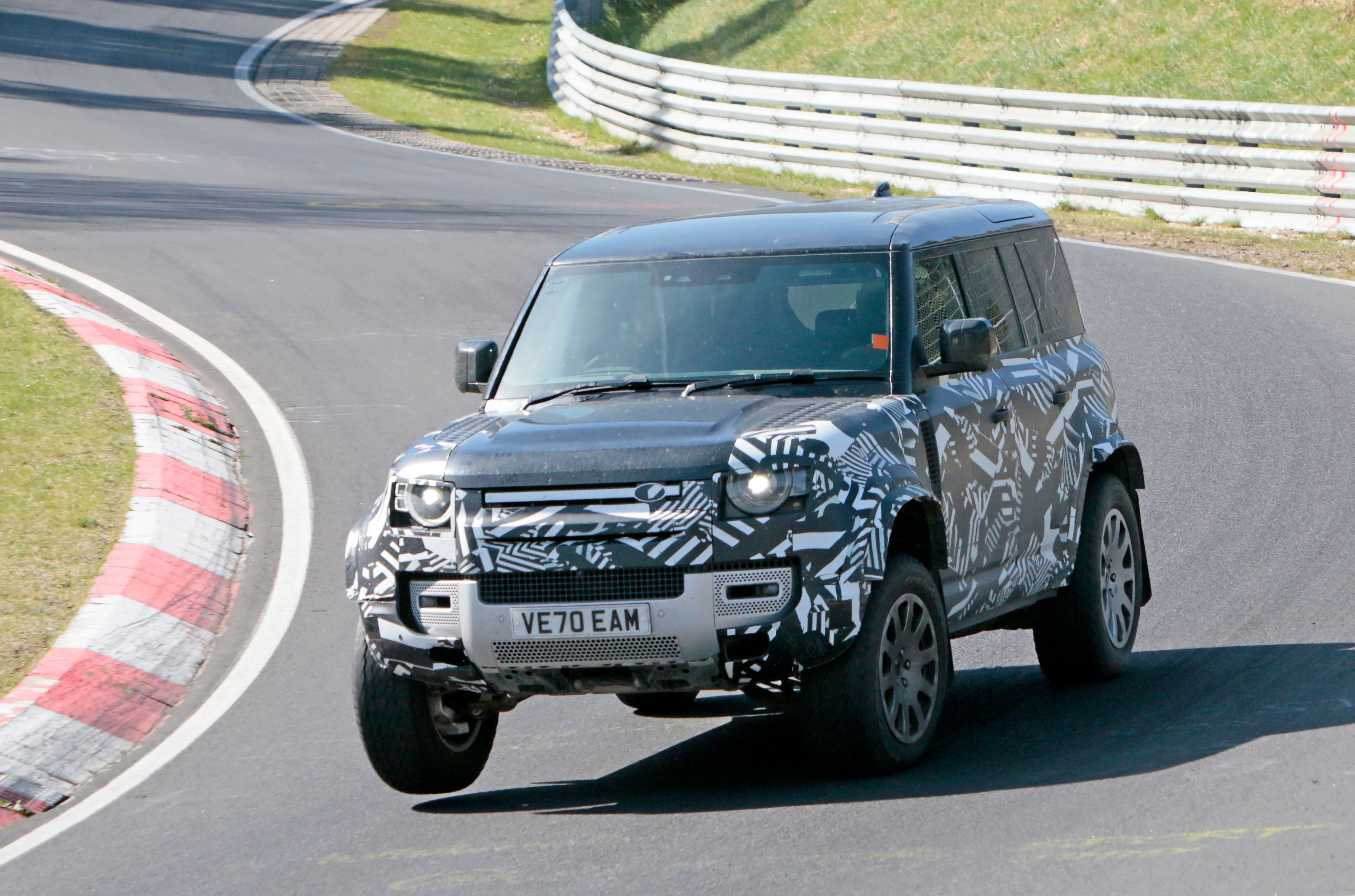 Land Rover Defender SVR Reportedly Coming With 600+ BMW Horsepower