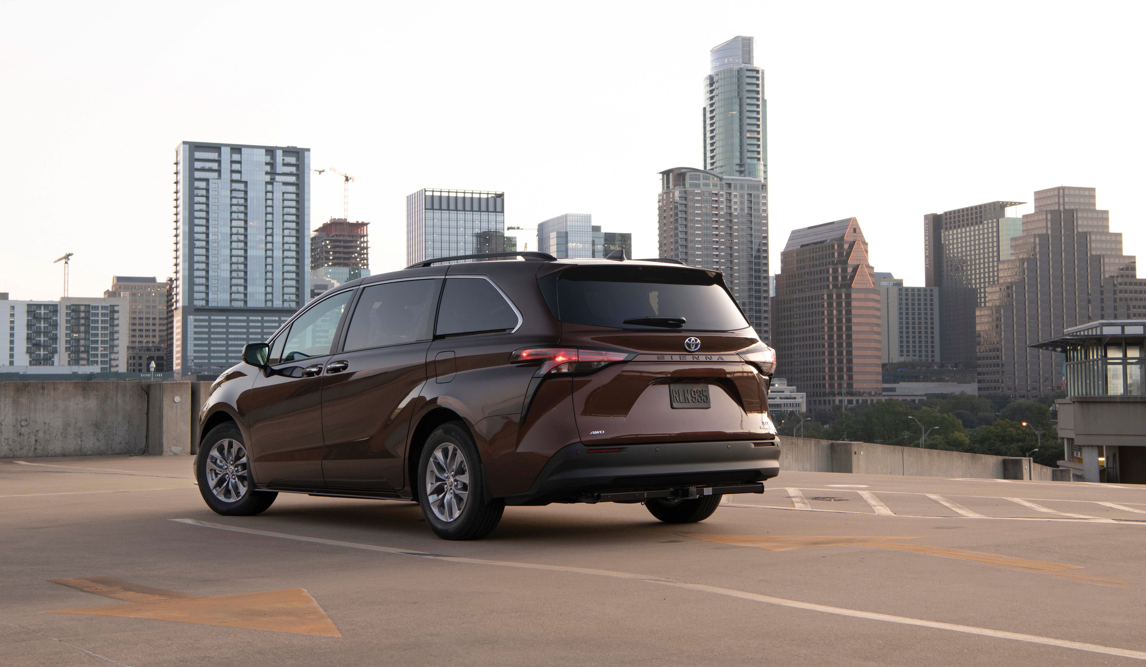 2022 Toyota Sienna - Performance, Price, and Photos