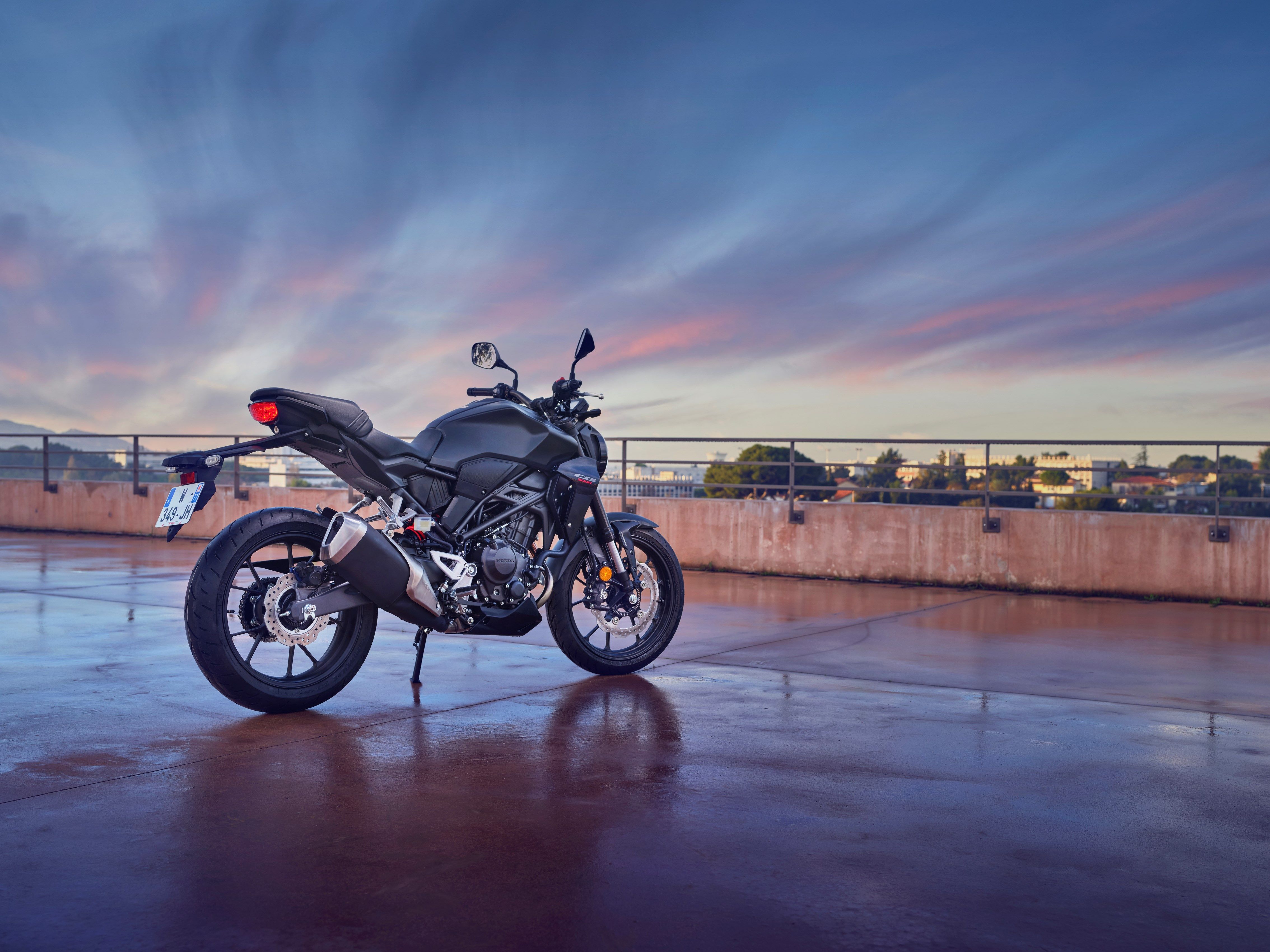 2022 Honda CB300R Performance, Price, and Photos