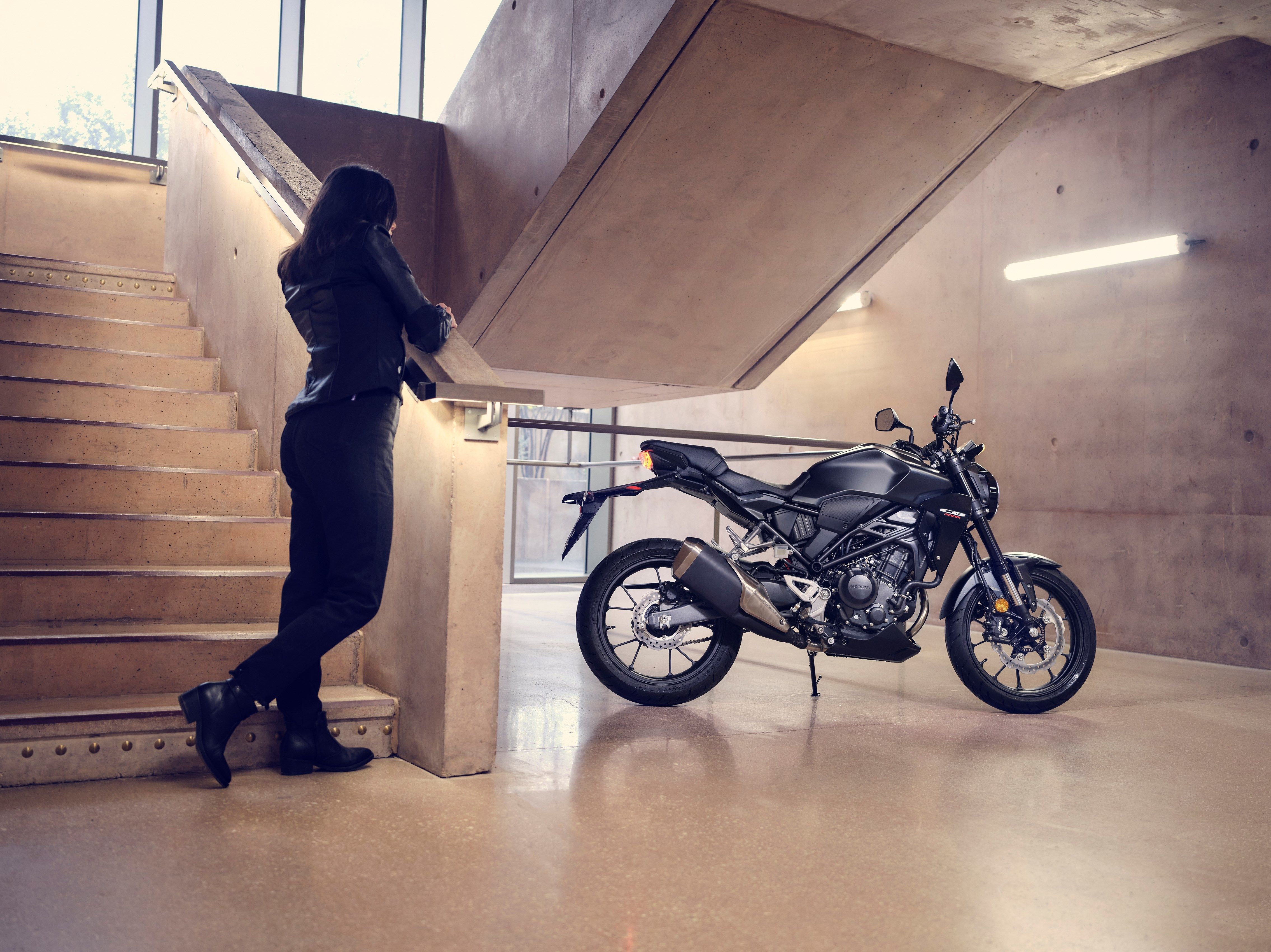 2022 Honda CB300R Performance, Price, and Photos