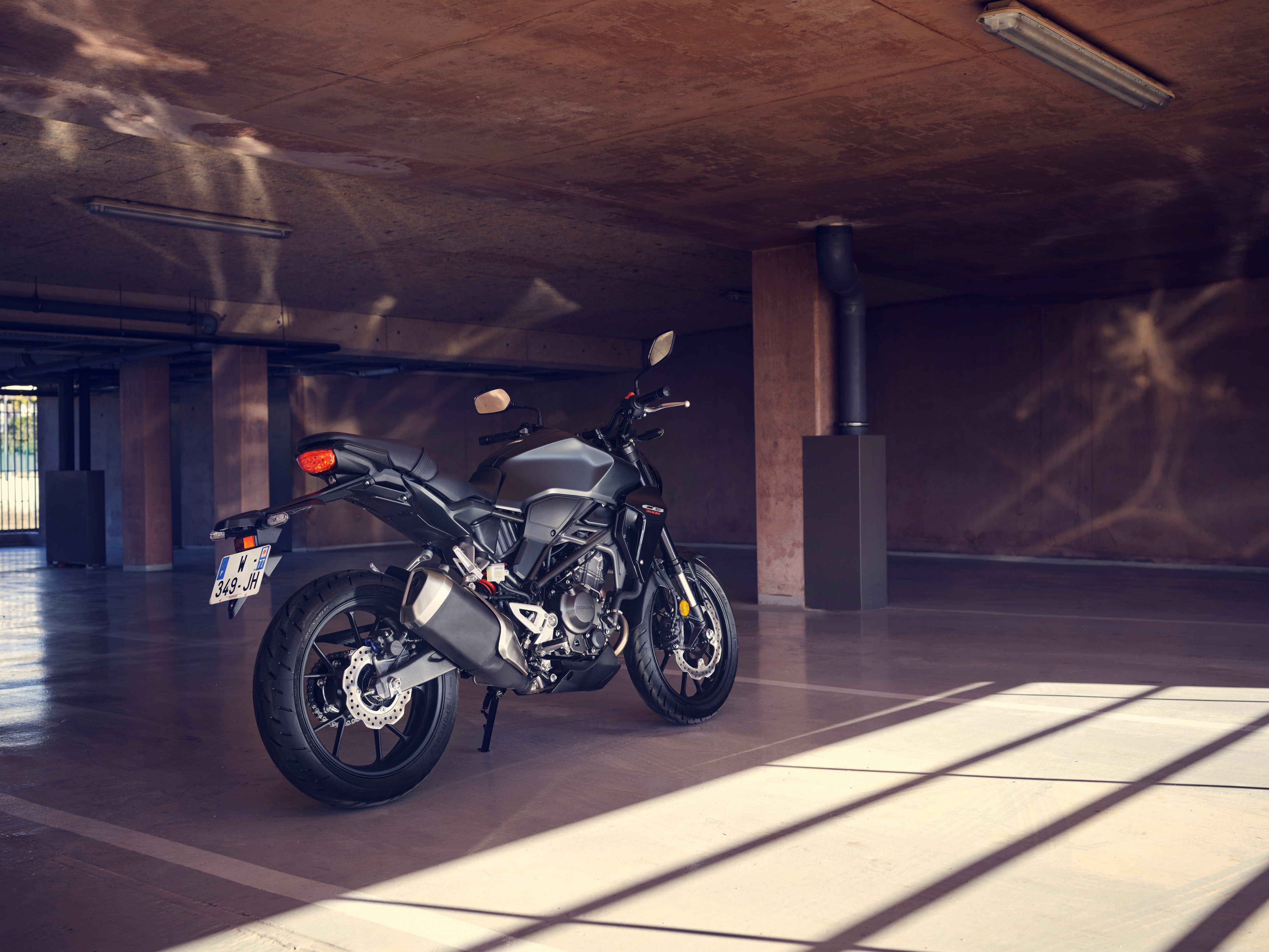 2022 Honda CB300R Performance, Price, and Photos