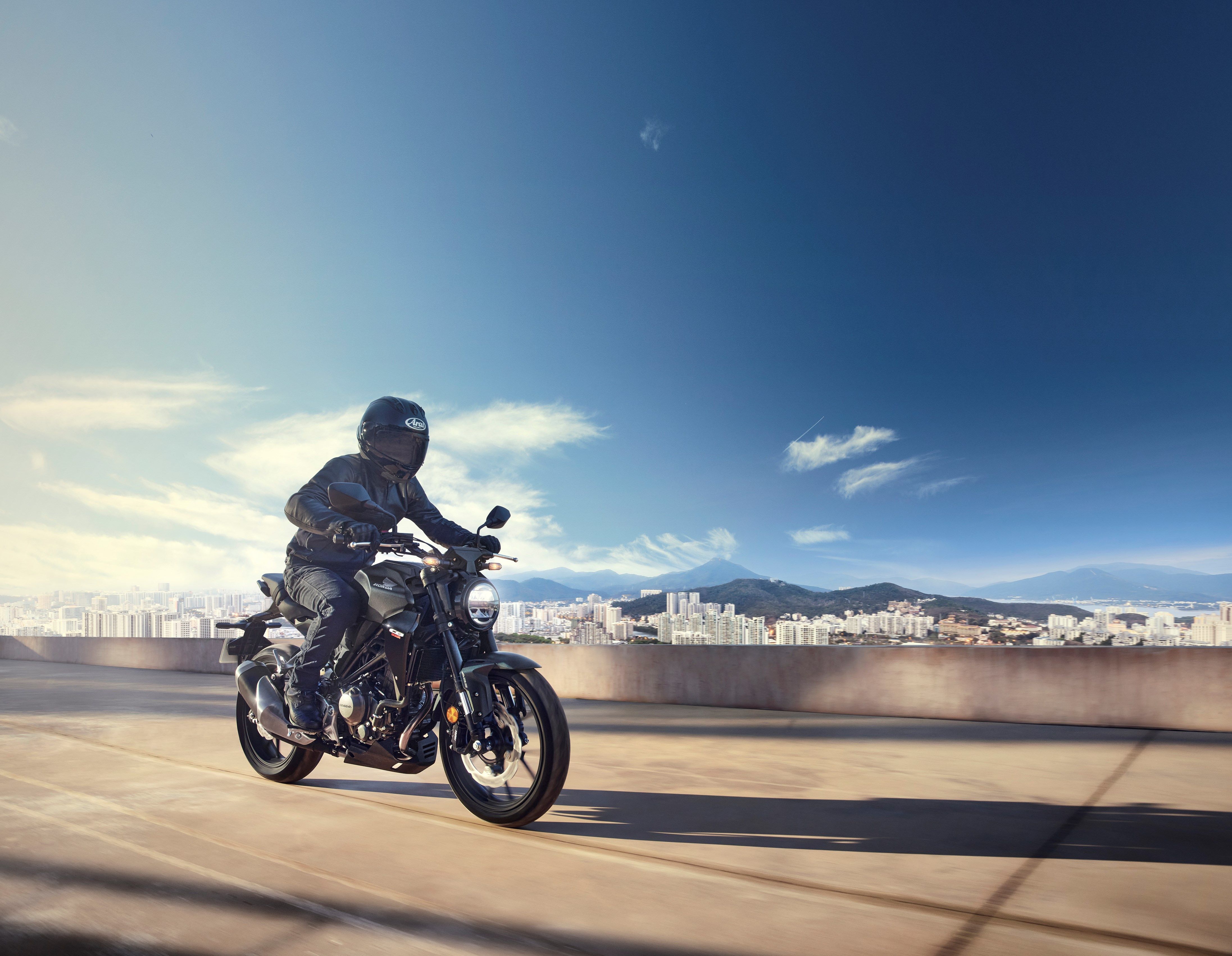 2022 Honda CB300R Performance, Price, and Photos