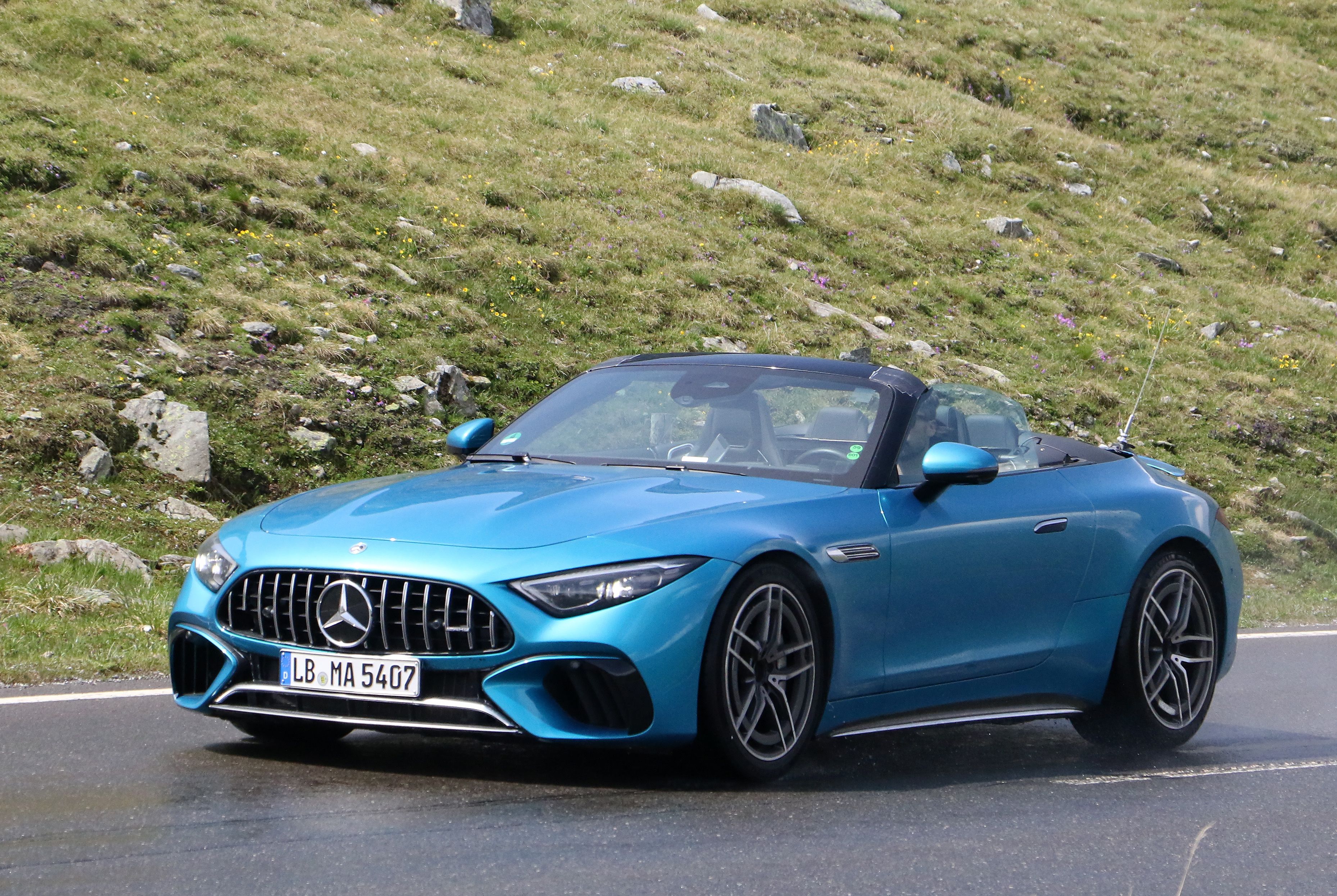 Spy Shots An Early Look at the 2024 MercedesAMG SL53 PHEV
