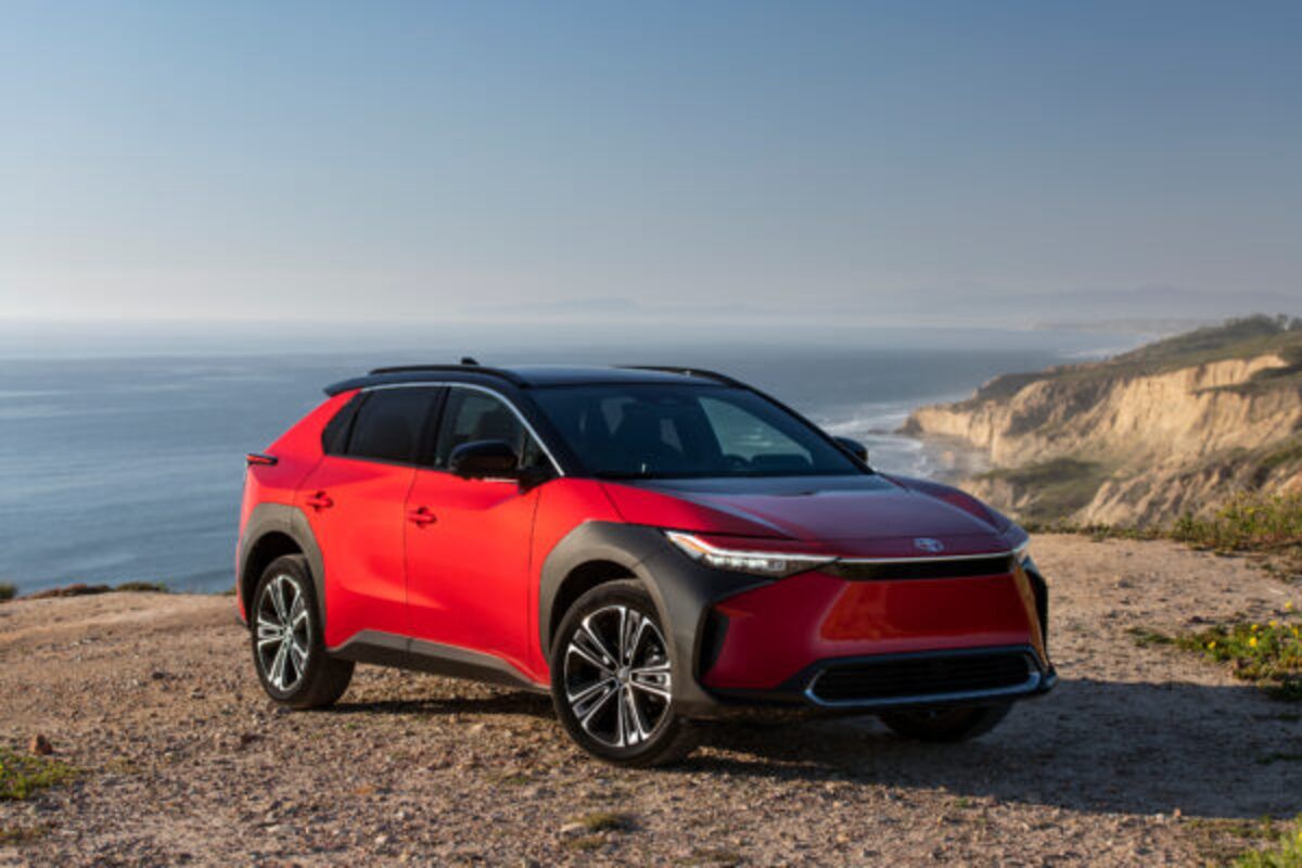 2024_bz4x_limited_awd_supersonicred_002-600x400-1.jpg